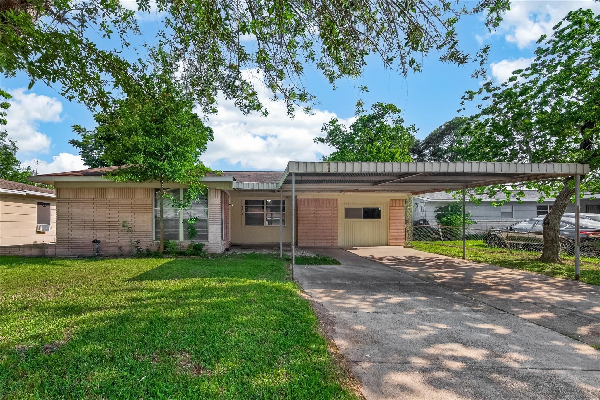 Flamingo Dr, Houston, TX 77033