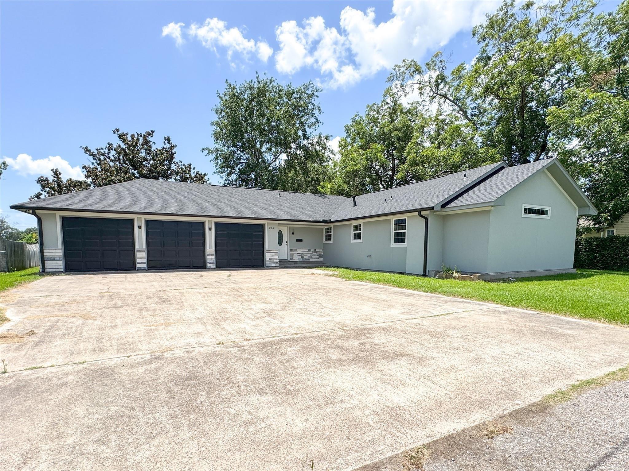 Dyer St, Baytown, TX 77520