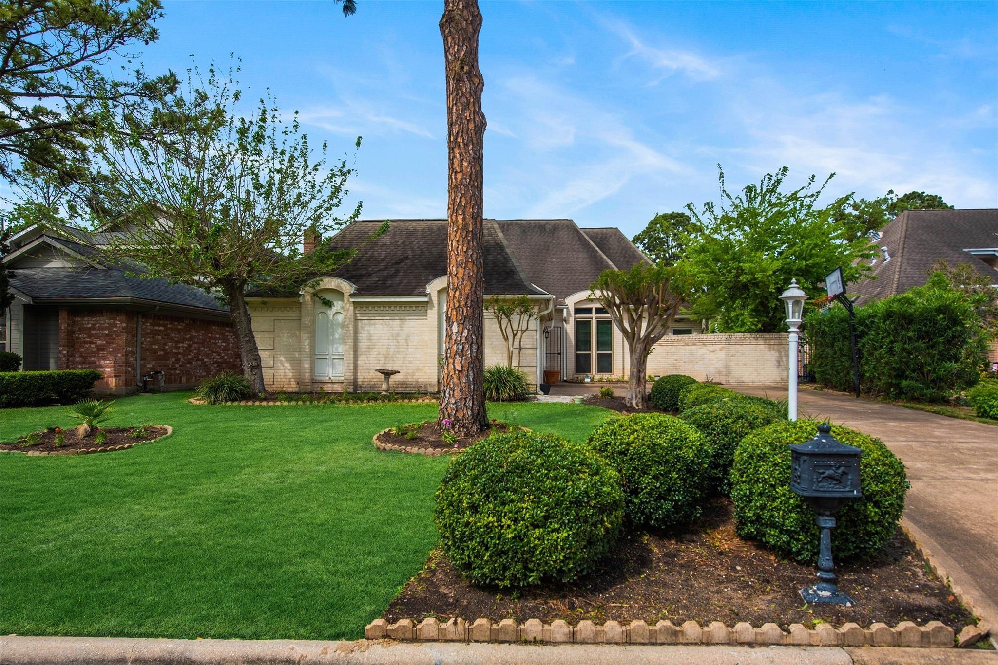 Trace Dr, Houston, TX 77077