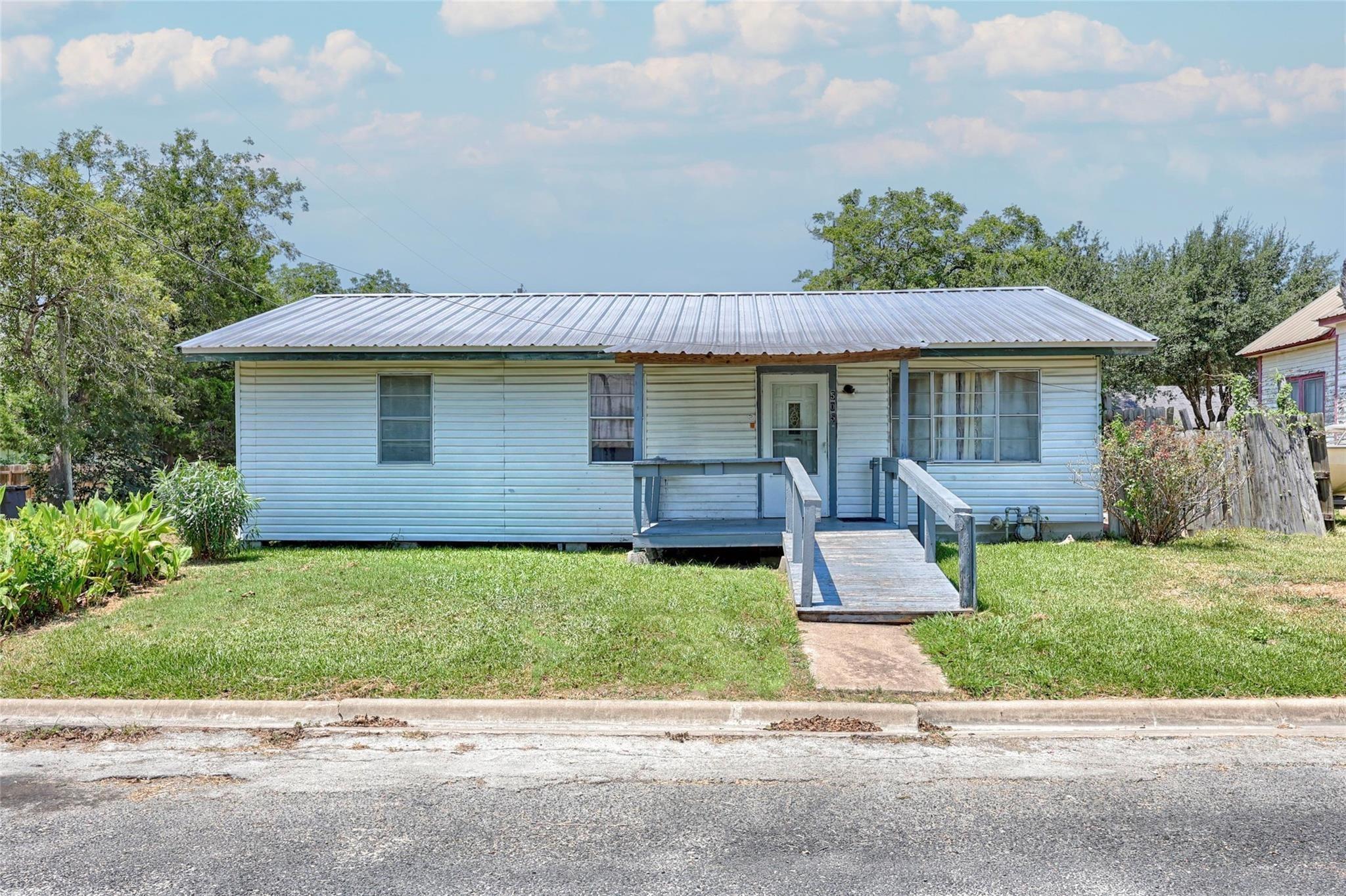 Kellett Ave, Schulenburg, TX 78956