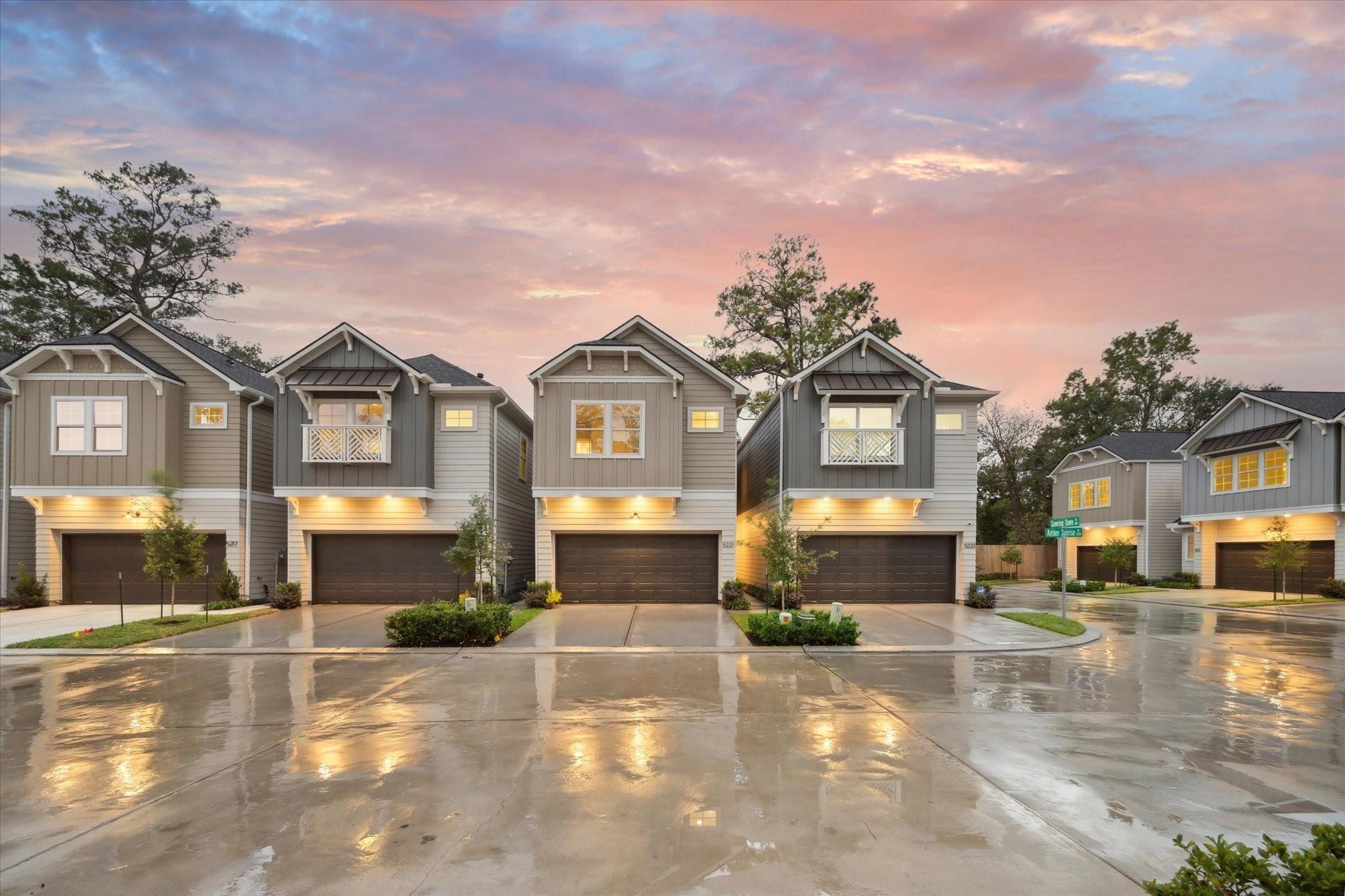 Amber Sunrise Dr, Houston, TX 77018