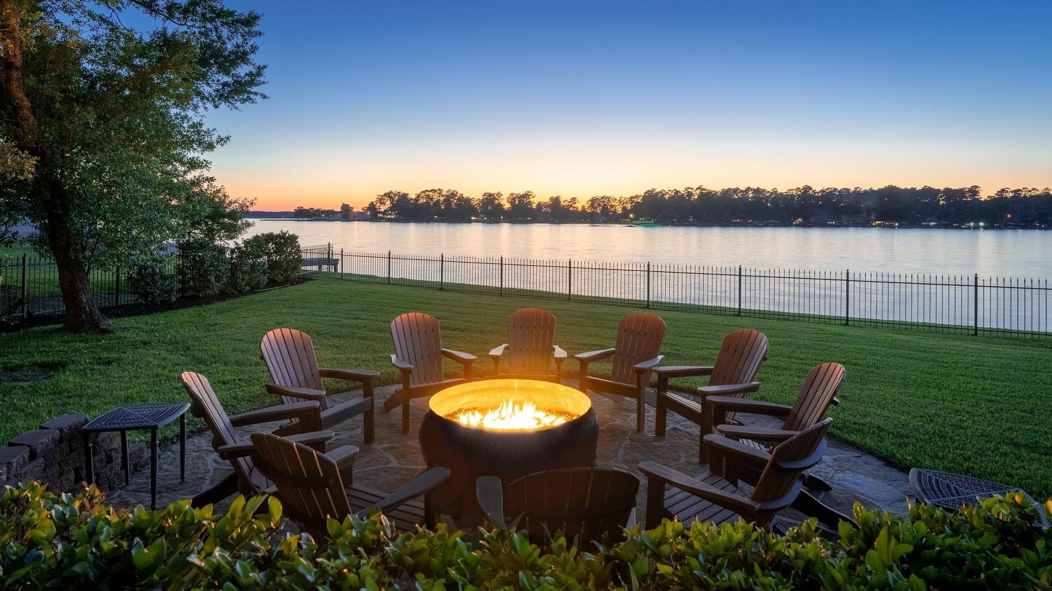 Lakeway Dr, Willis, TX 77318