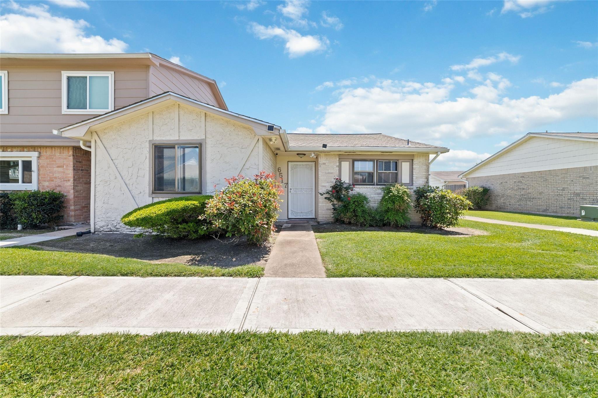 S Briar Bayou Dr, Houston, TX 77072