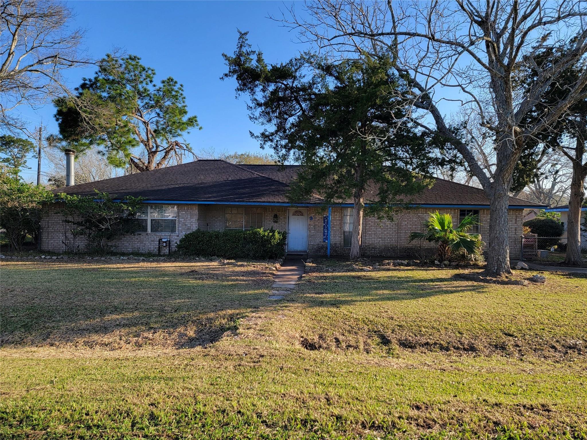 Ivy Ct, Freeport, TX 77541