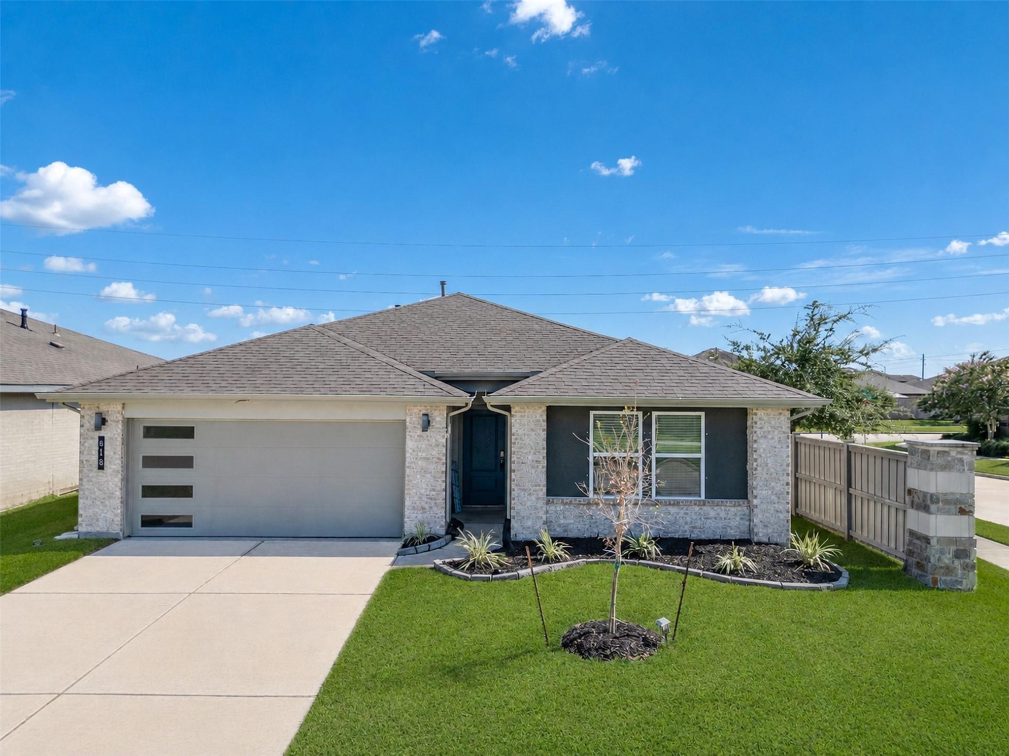 Betsy Hill Dr, Rosharon, TX 77583