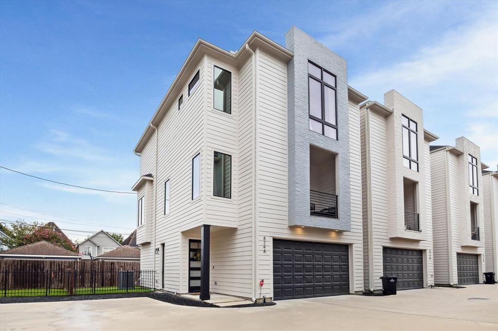 Wakefield Dr, Houston, TX 77018