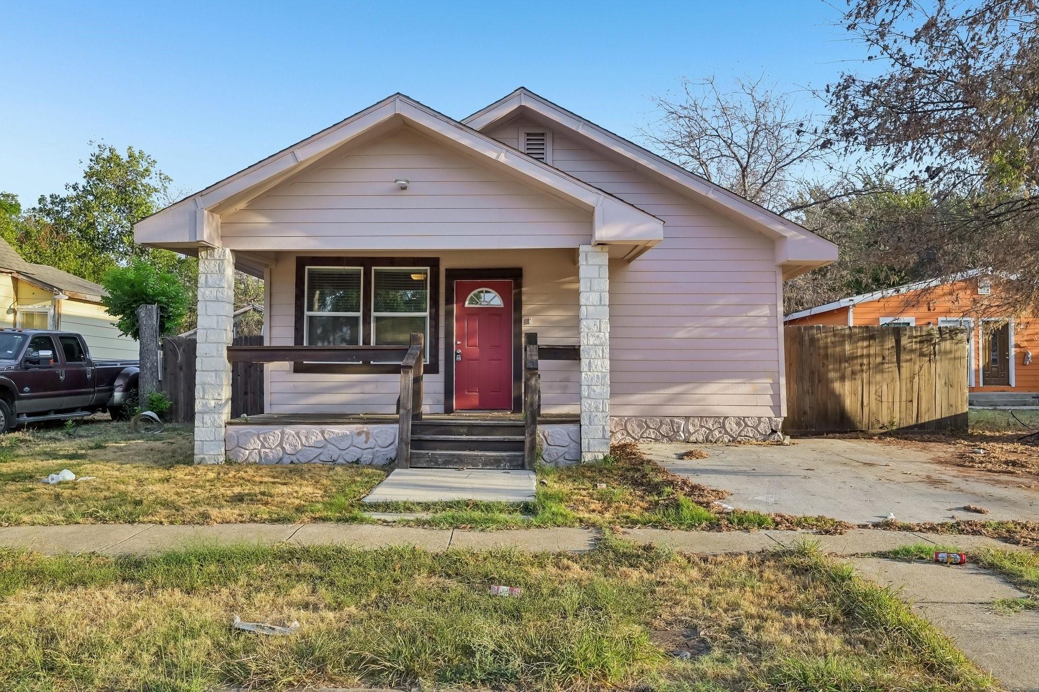 E Arlington Ave, Fort Worth, TX 76104