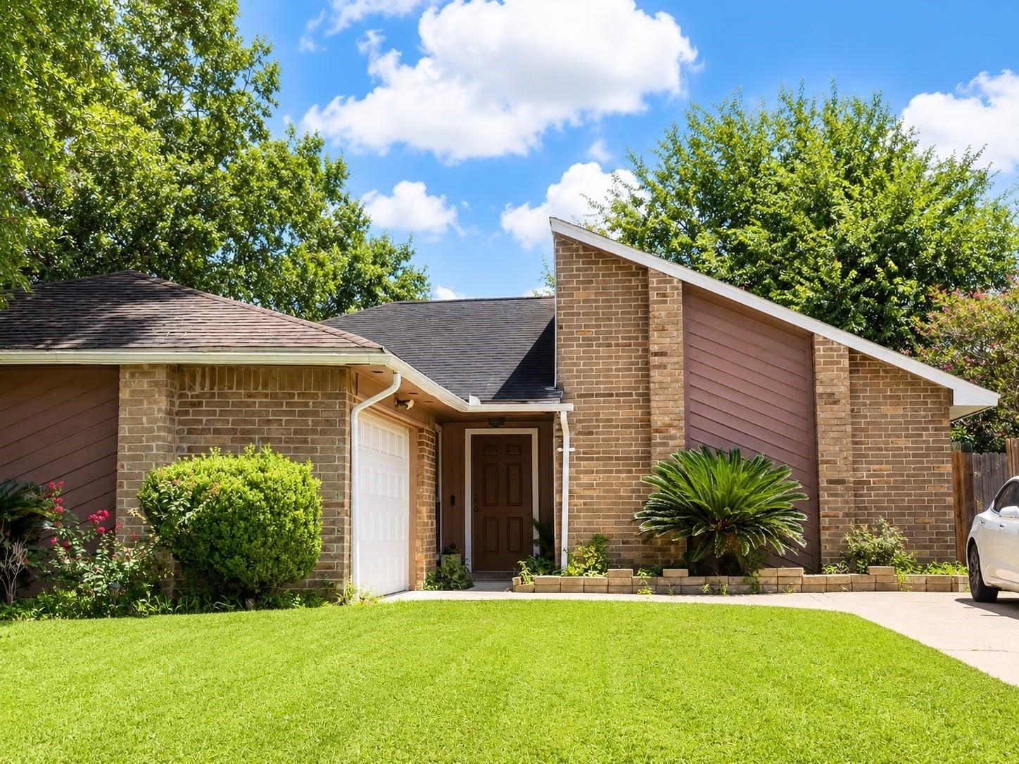 La Violetta Dr, Houston, TX 77083