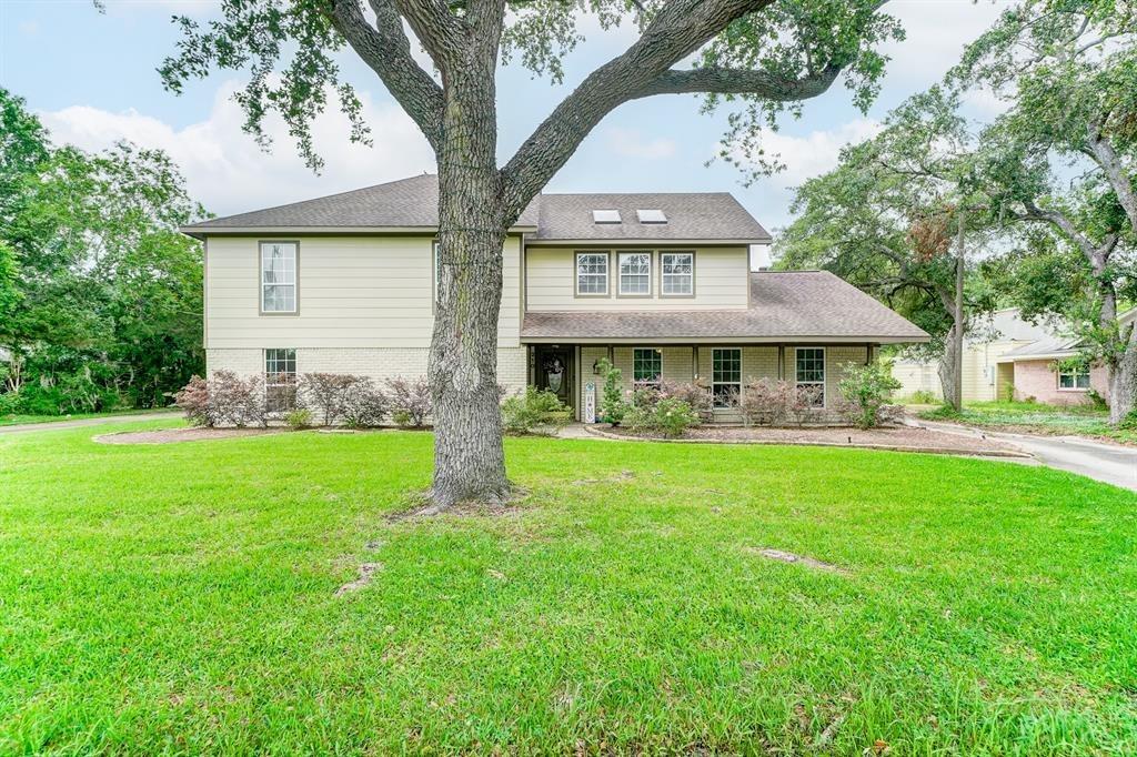 W Bayou Dr, Dickinson, TX 77539