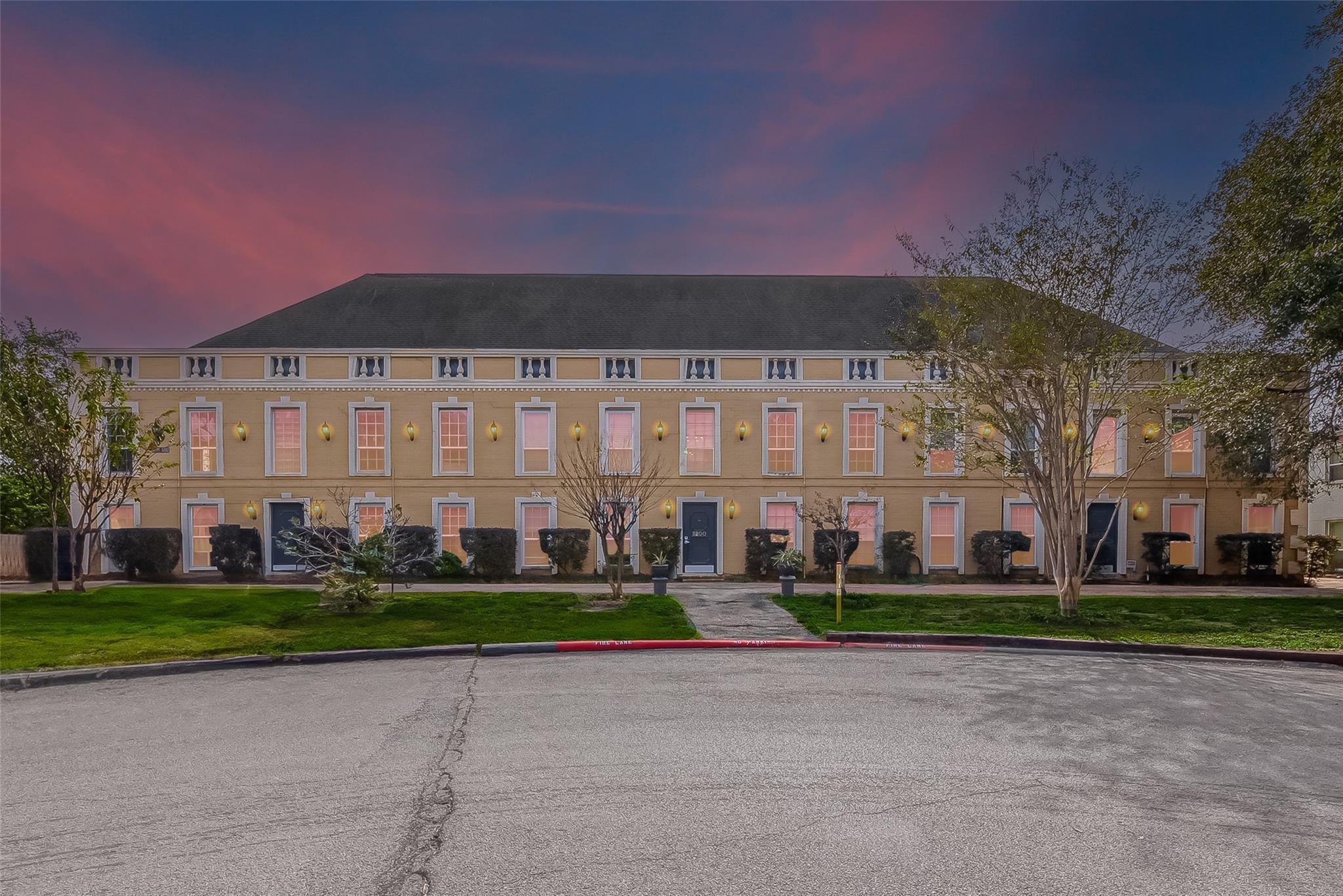 Arboles Dr, Houston, TX 77035