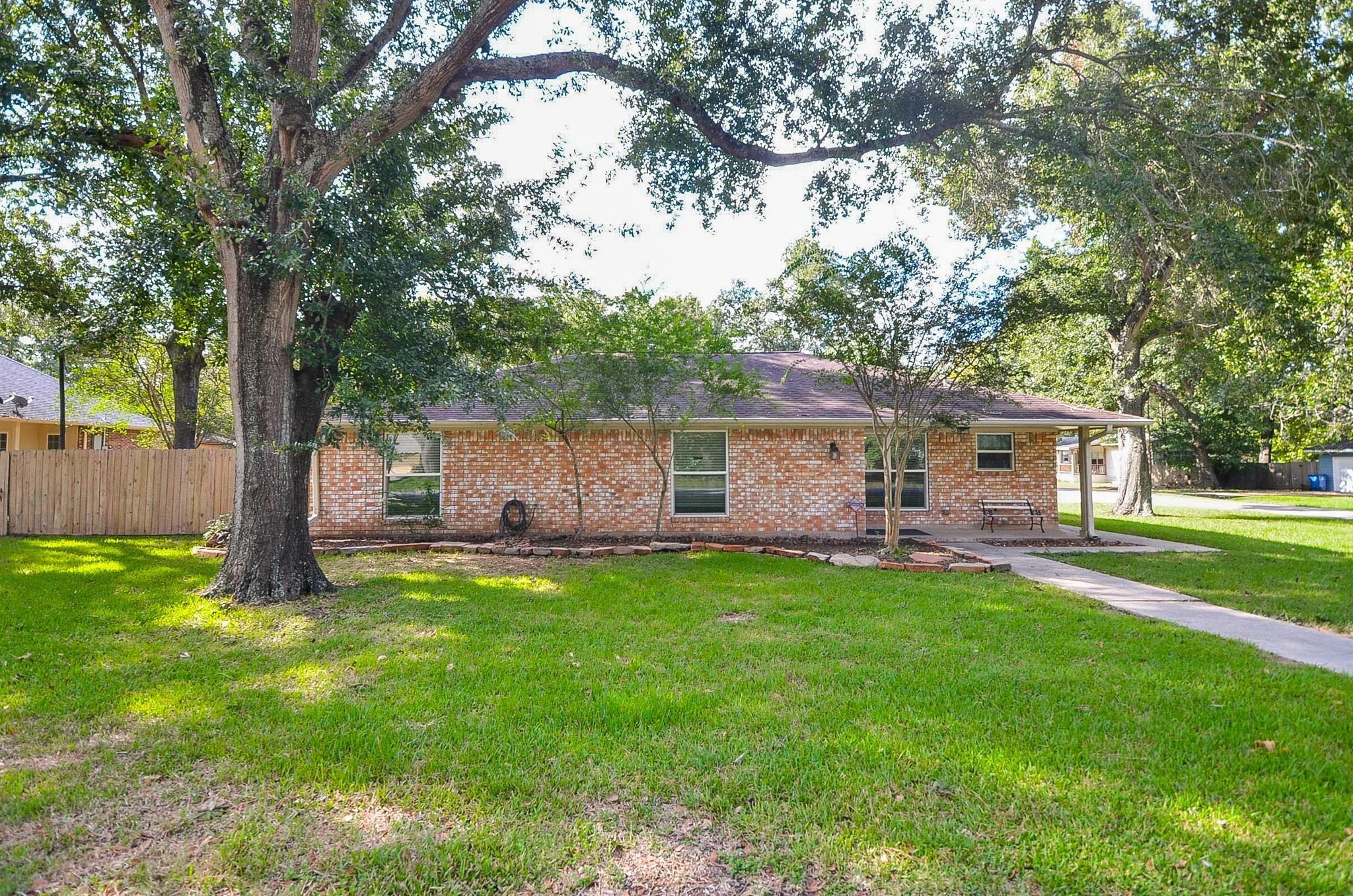 Brazeal St, Waller, TX 77484
