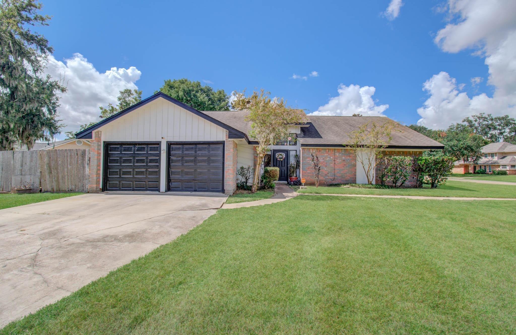 Banyan St, Lake Jackson, TX 77566