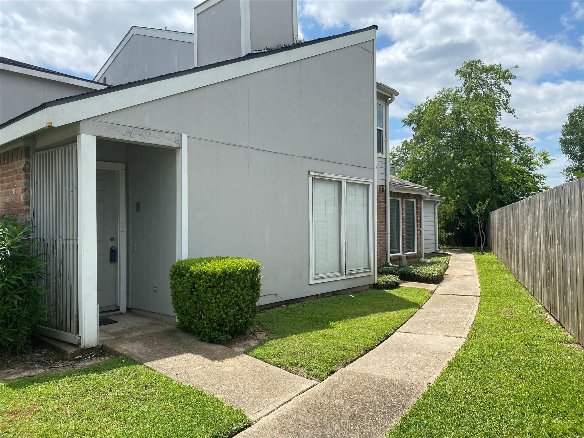Green Lawn Dr, Houston, TX 77088