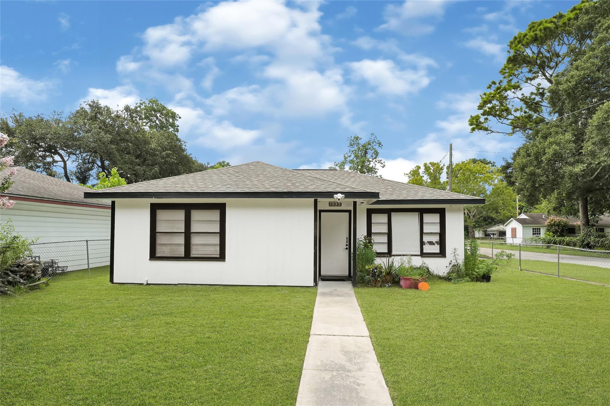 W Snyder St, Alvin, TX 77511