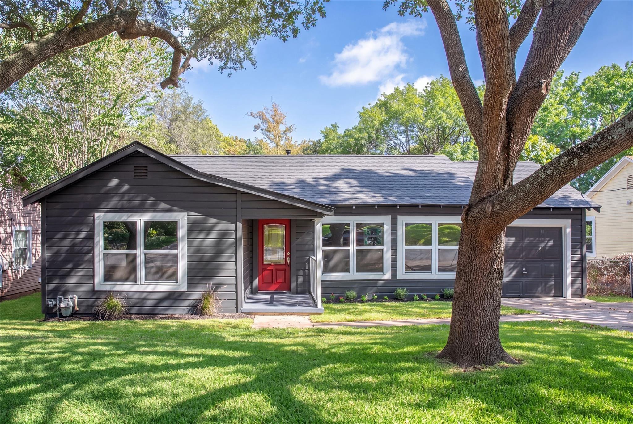 E Tom Green St, Brenham, TX 77833