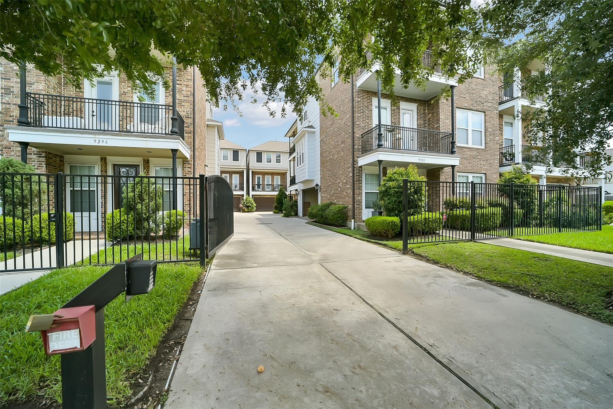 W 19th St, Houston, TX 77008