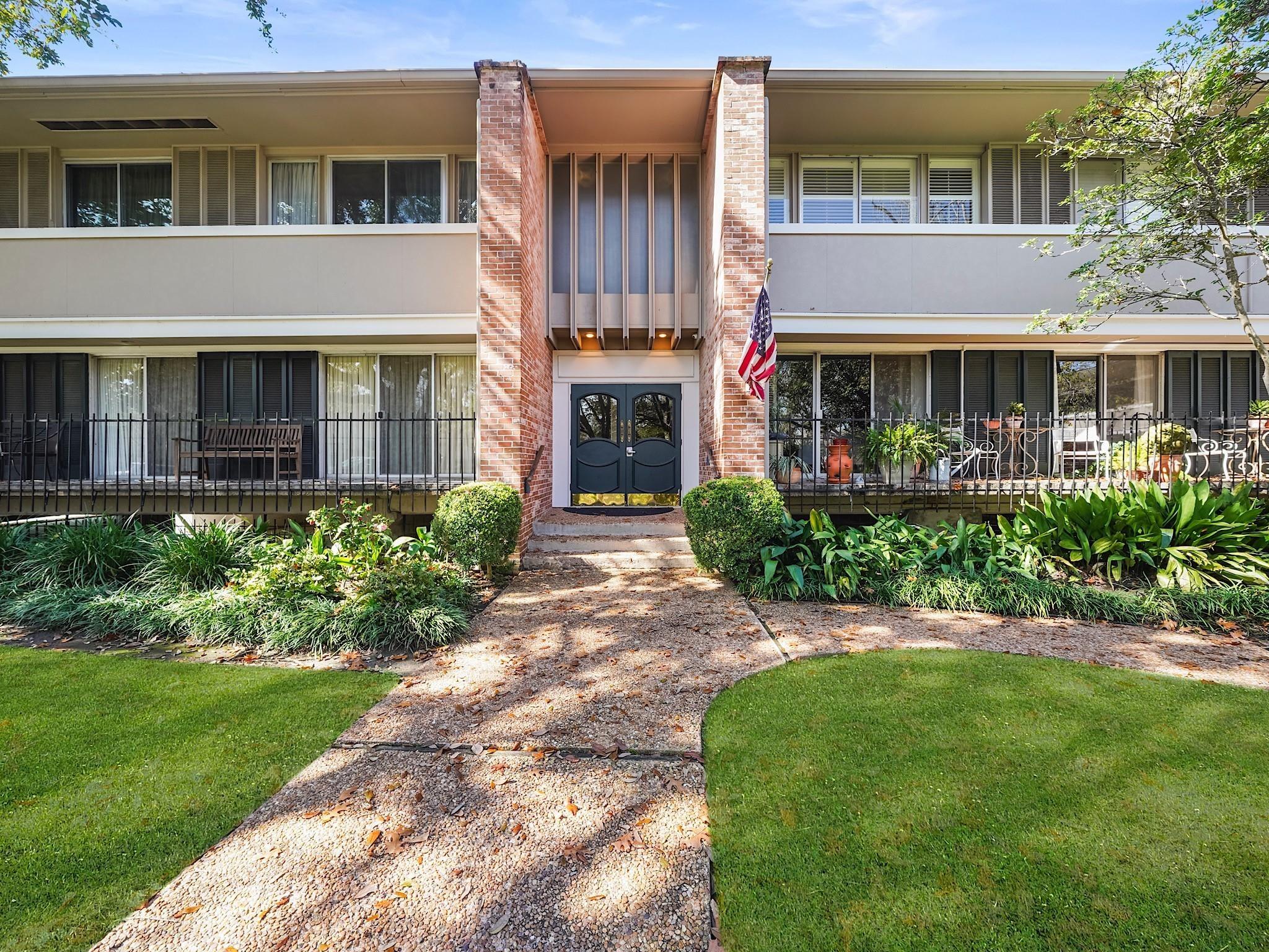 S Ripple Creek Dr, Houston, TX 77057