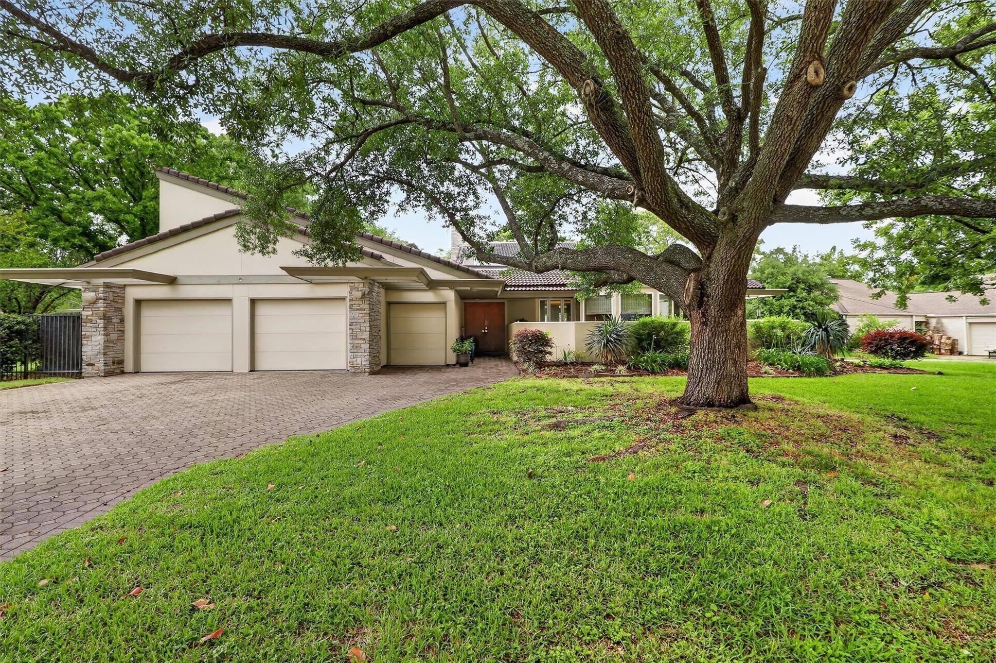 Amber Cove Dr, Humble, TX 77346
