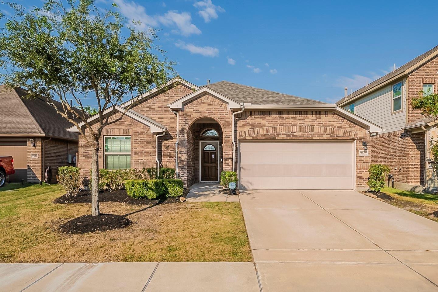 Ocean Dr, Iowa Colony, TX 77583