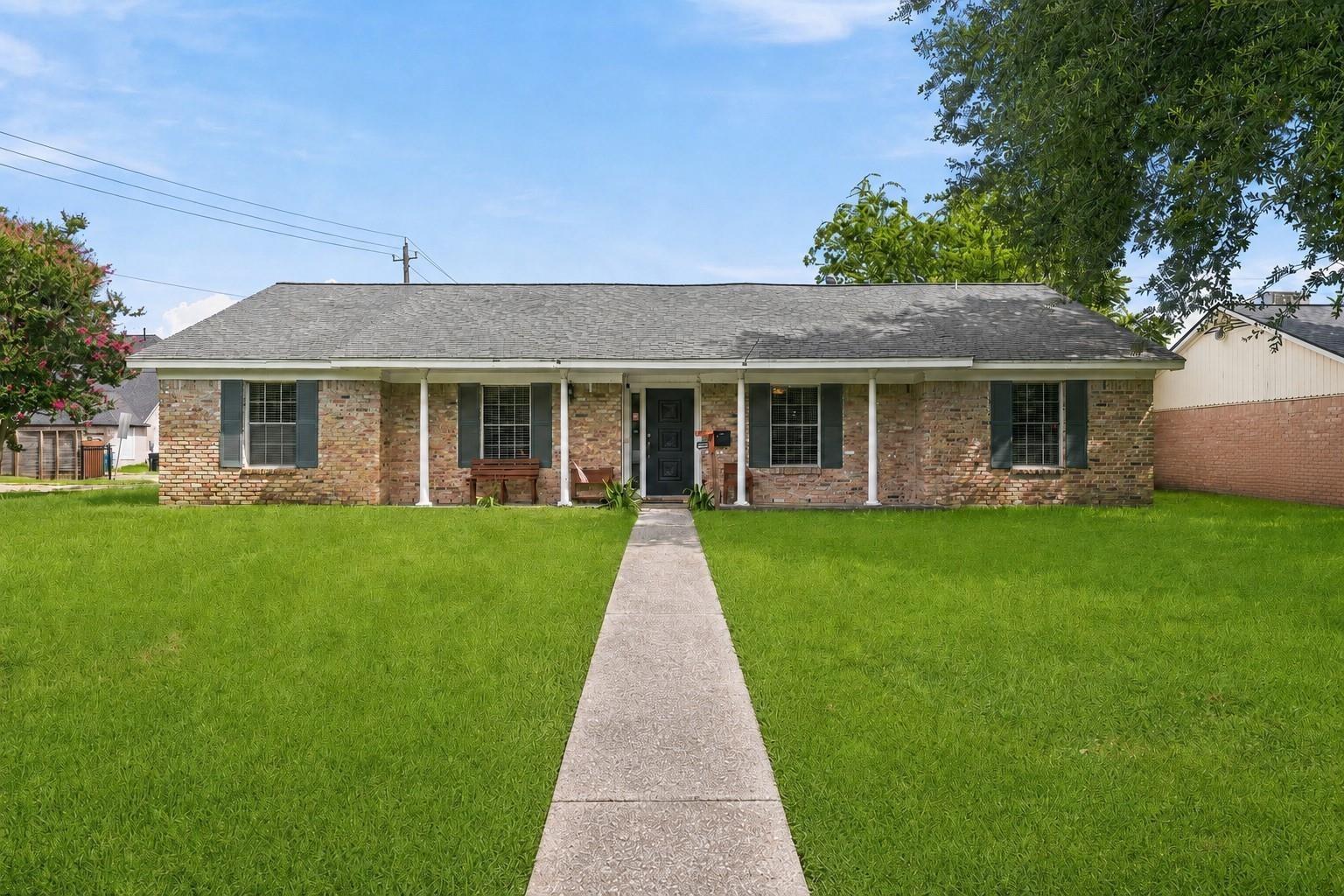 Meadowvale Dr, Houston, TX 77063