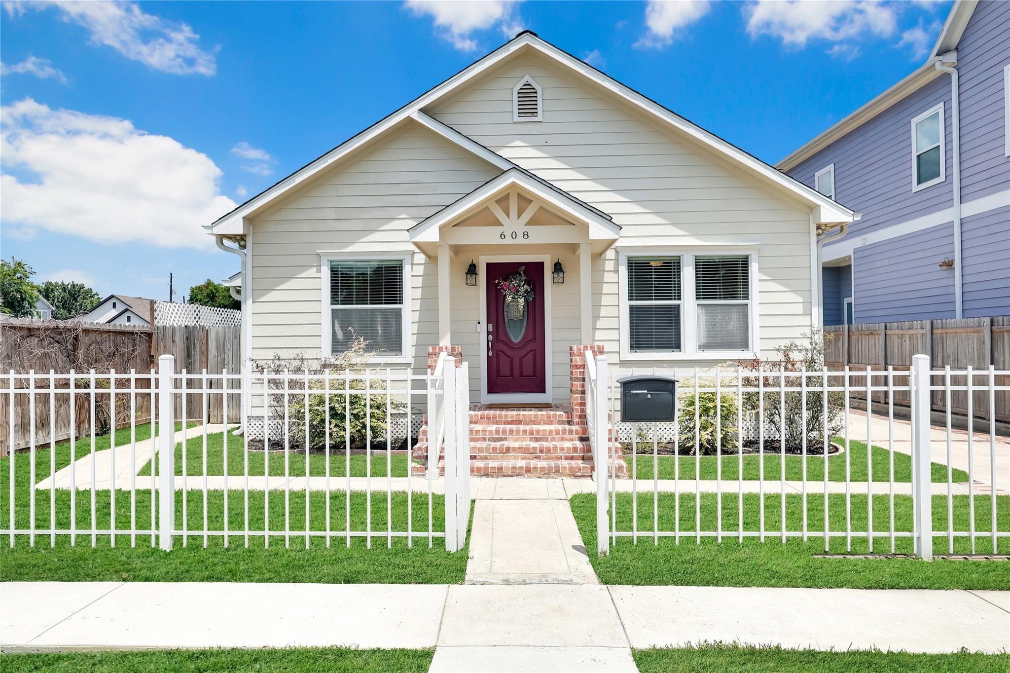 Jewett St, Houston, TX 77009