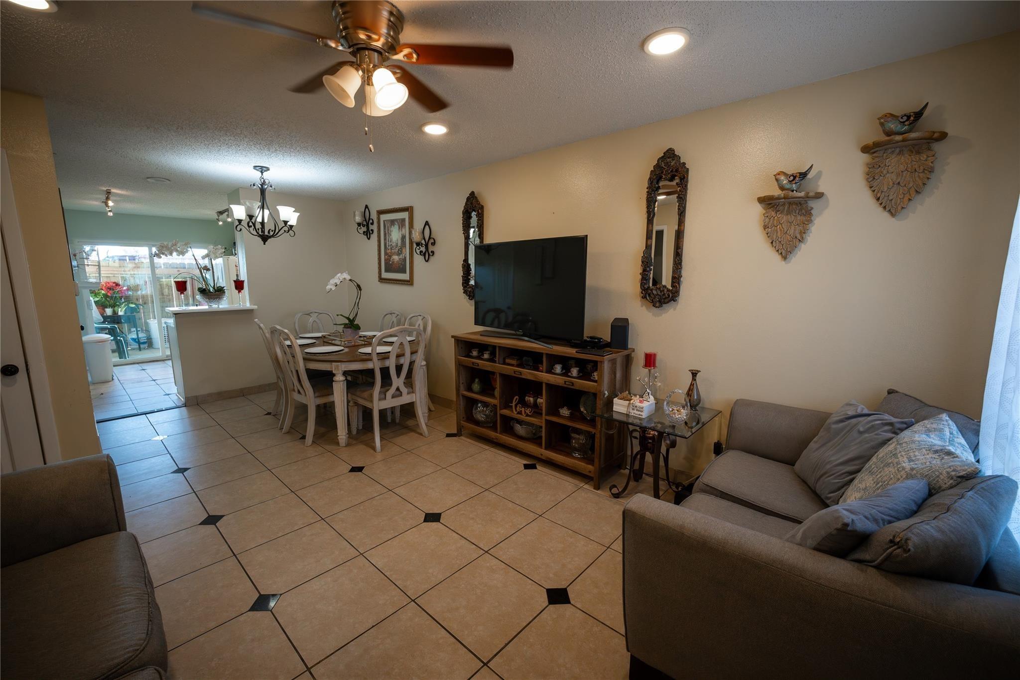 Shadowdale Dr, Houston, TX 77043