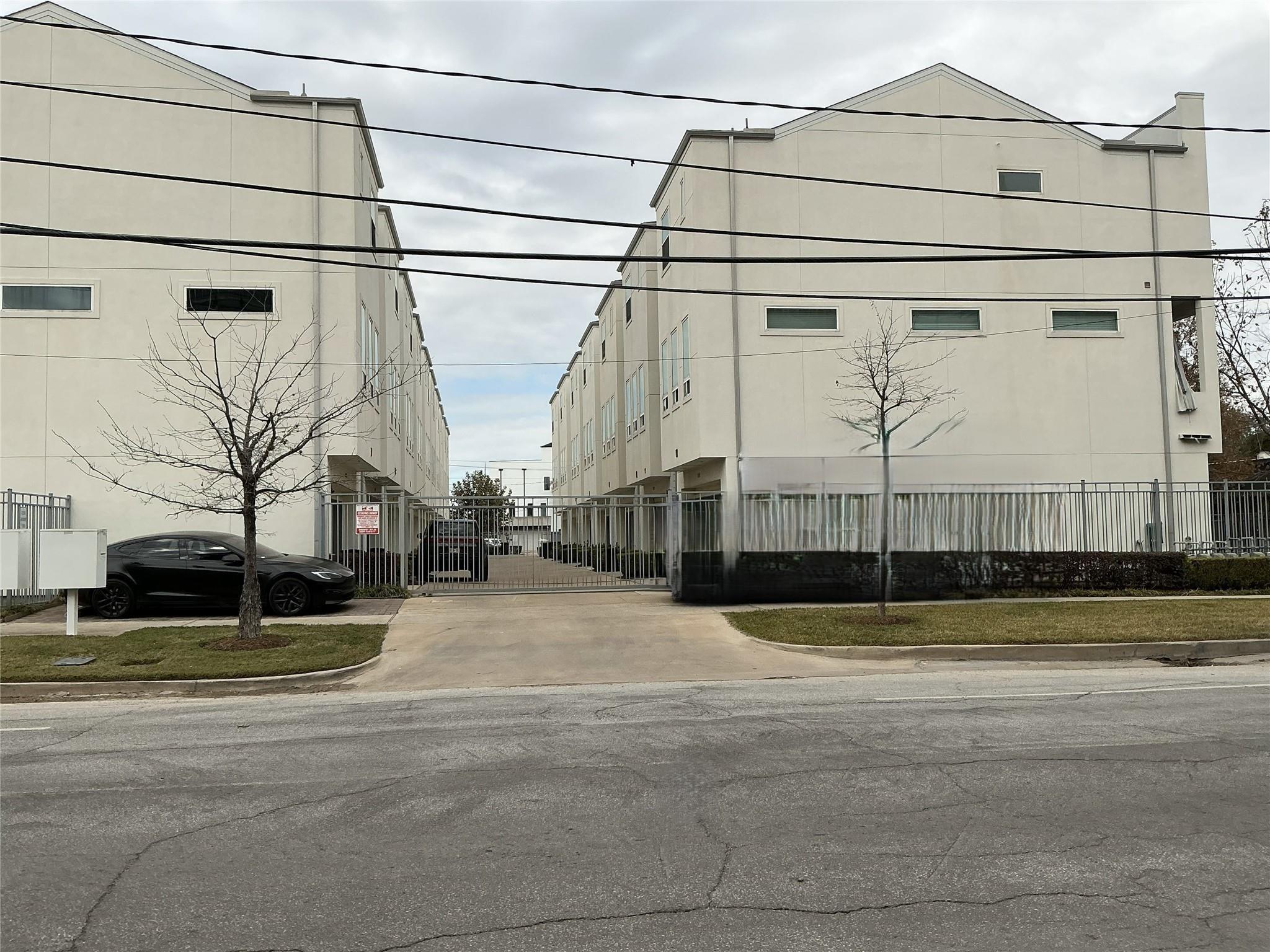 Leeland St, Houston, TX 77003