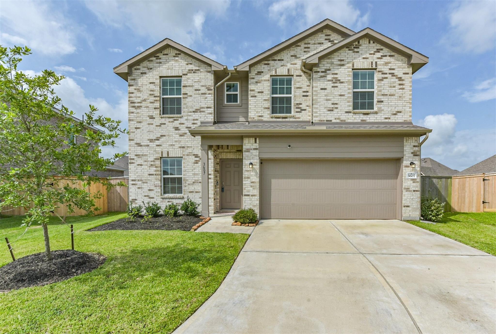 Crosspointe Pass, Angleton, TX 77515