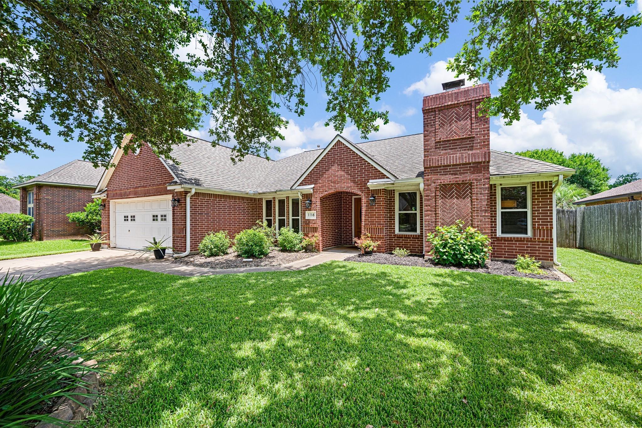 Zinnia St, Lake Jackson, TX 77566
