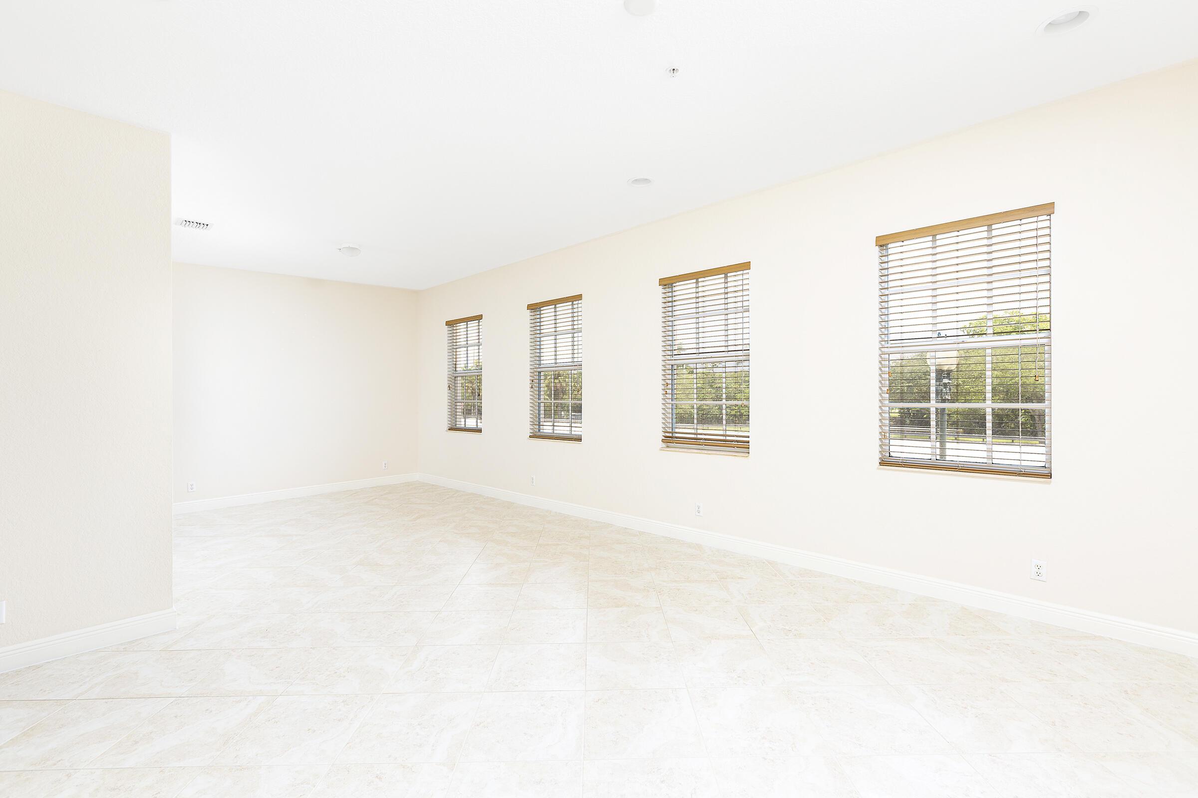 Lakeside Cir N, Davie, FL 33314
