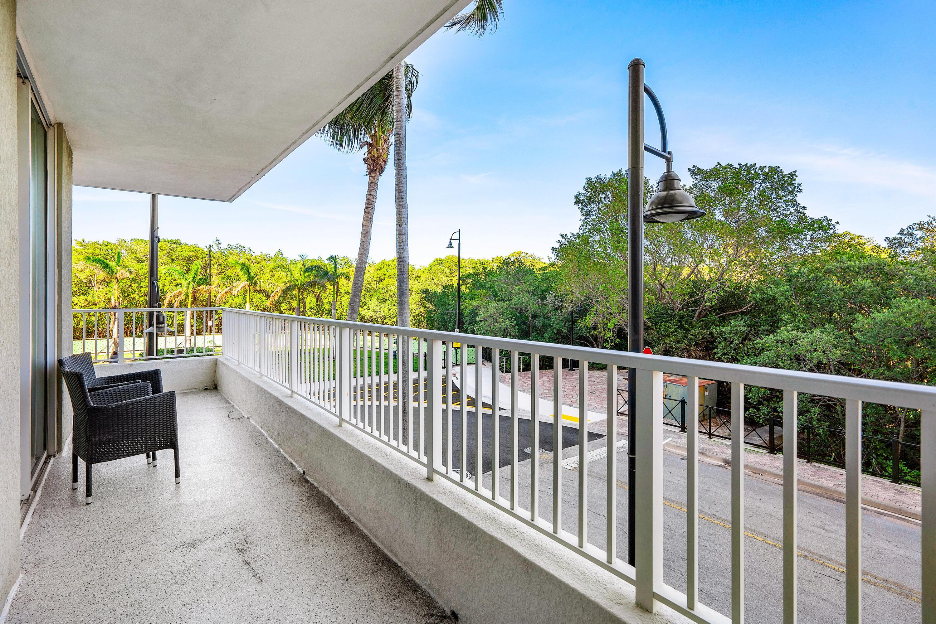 E Boynton Beach Blvd, Boynton Beach, FL 33435