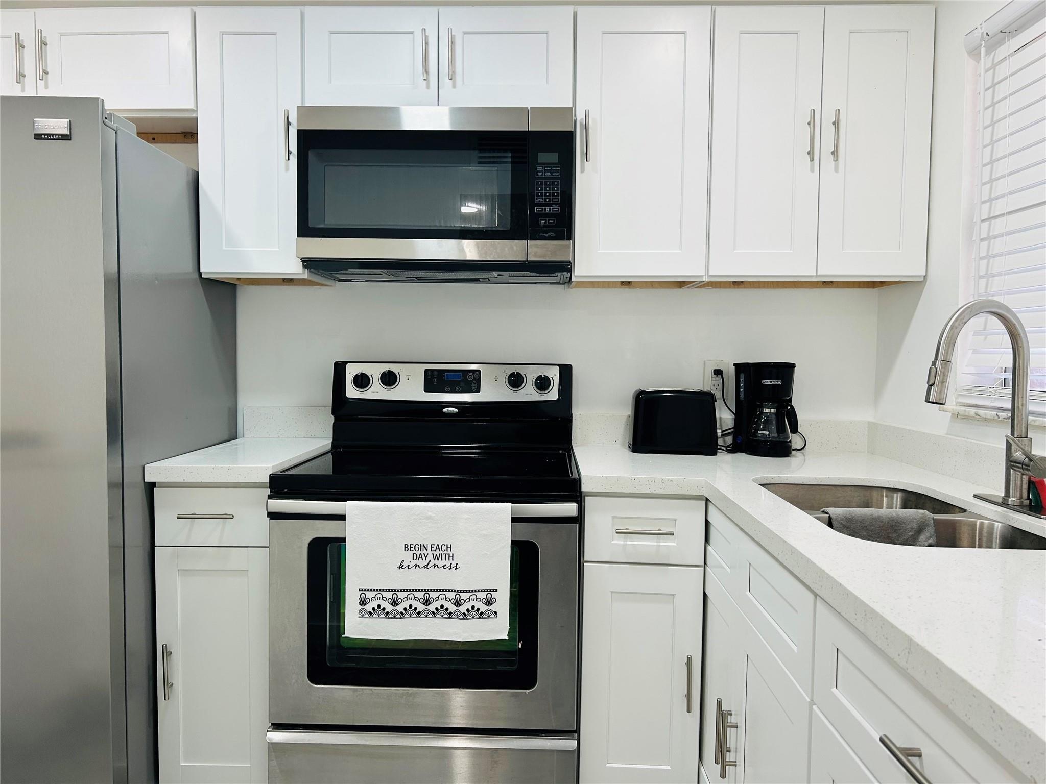 E Sunrise Lakes Dr, Sunrise, FL 33322