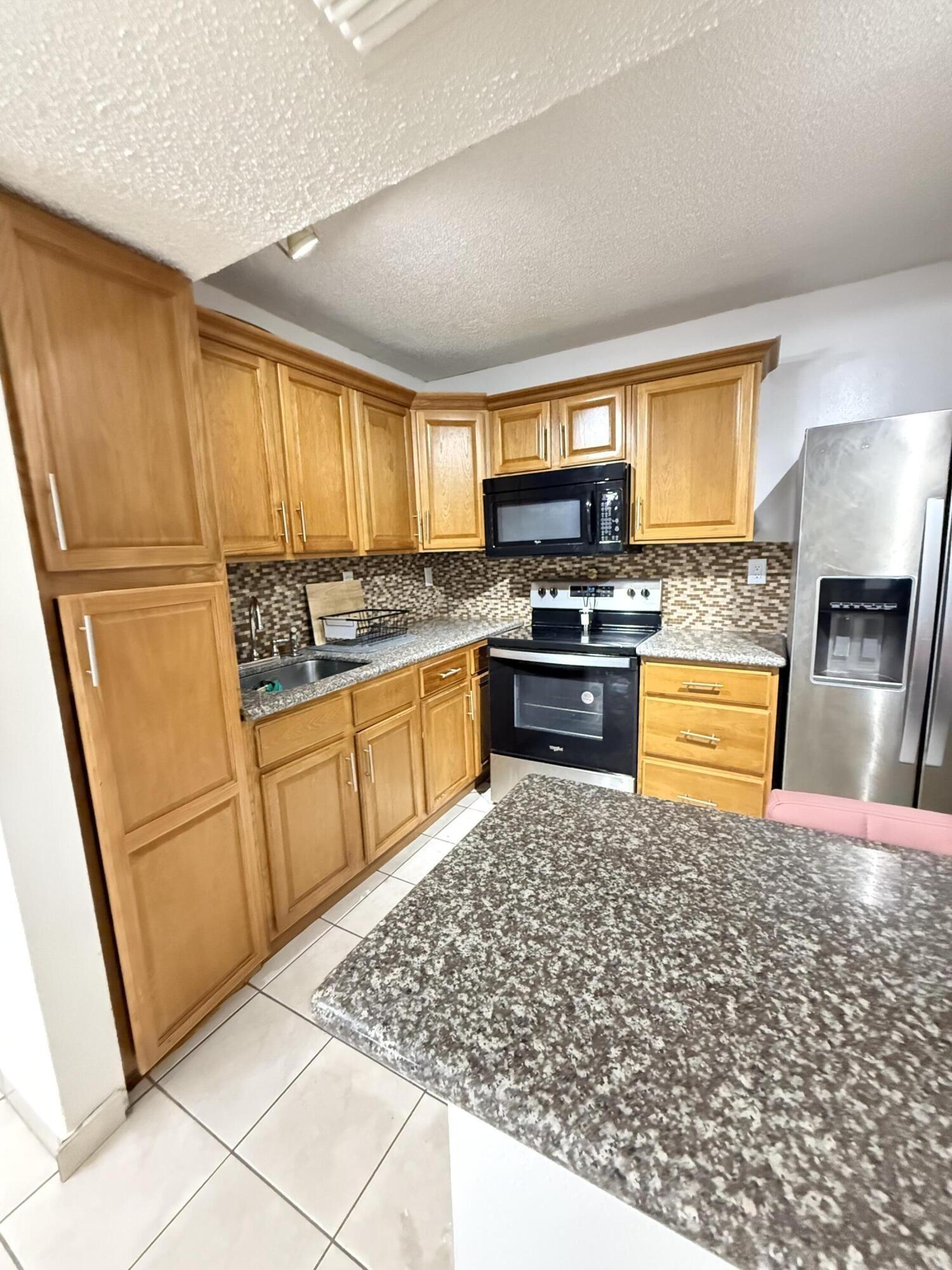 Ne 3rd Ct, Miami, FL 33179