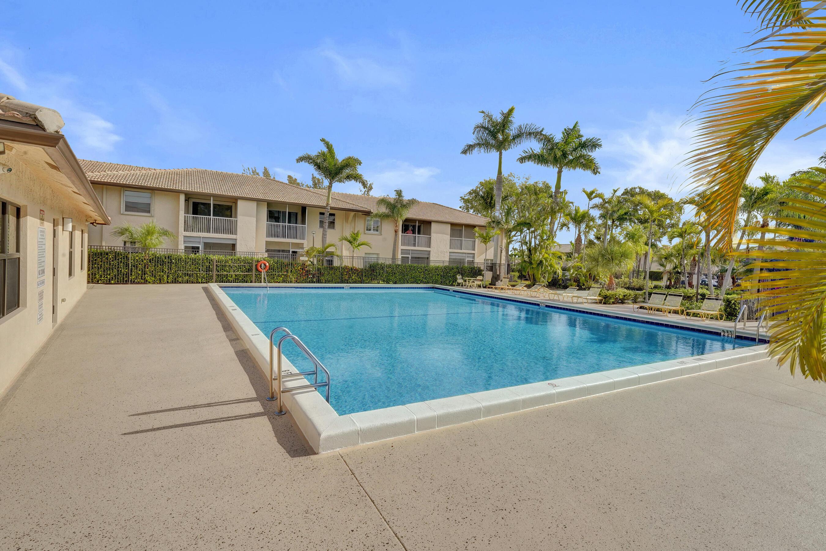 Lakeside Dr, Margate, FL 33063
