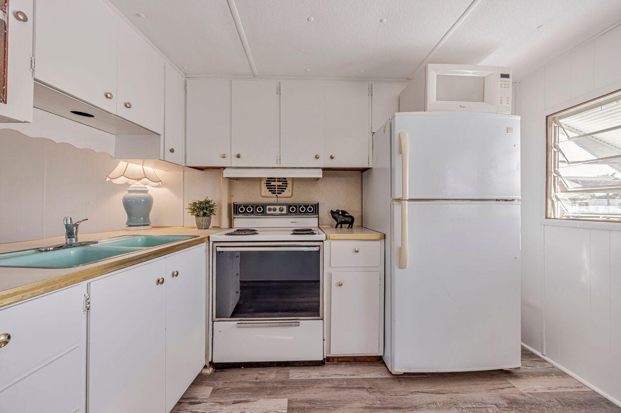 Glenview Dr, Delray Beach, FL 33445