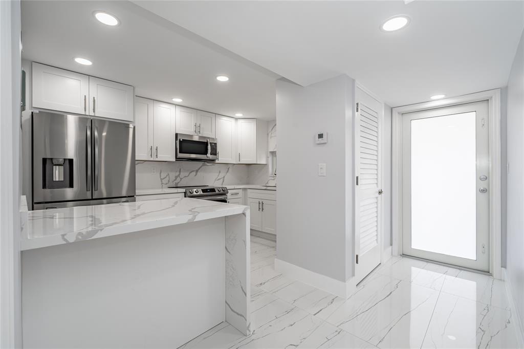 S Hollybrook Dr, Pembroke Pines, FL 33025