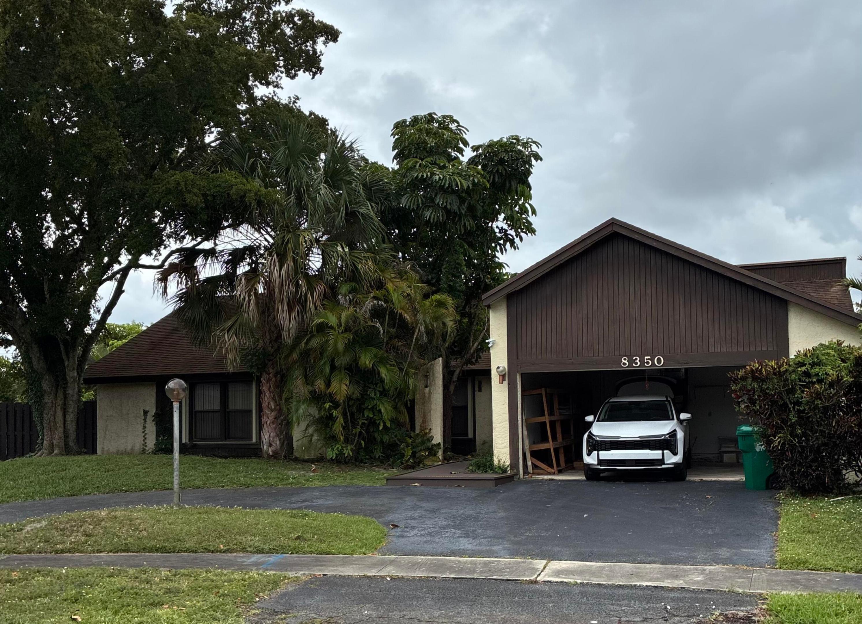 Nw 51st St, Lauderhill, FL 33351