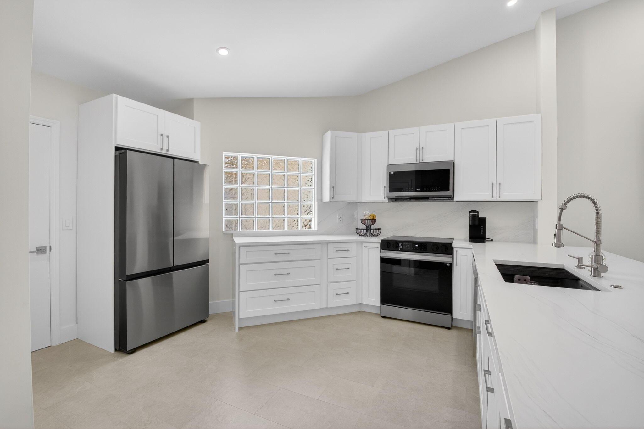 Floral Lakes Dr, Delray Beach, FL 33484