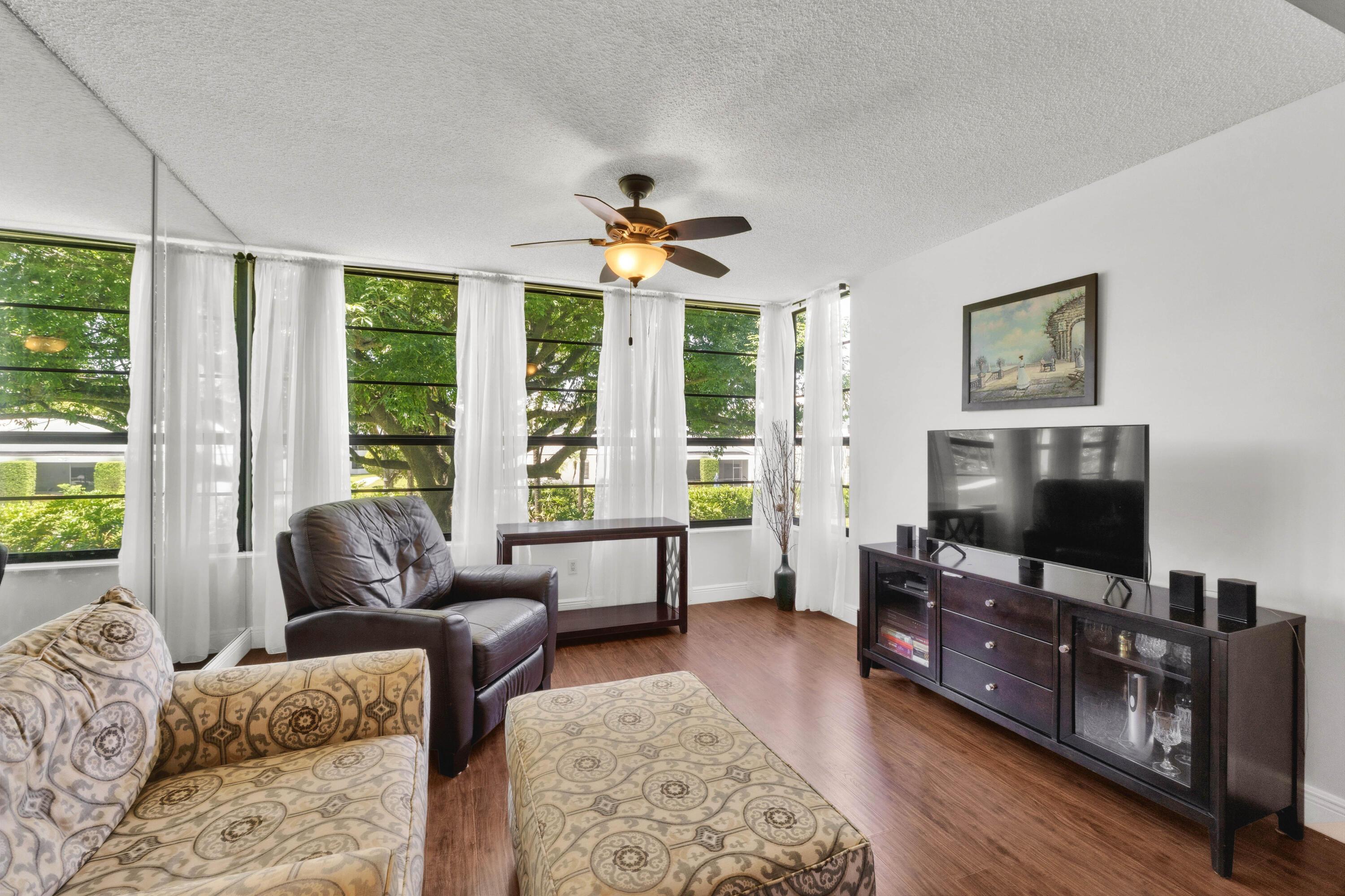Whitehall Dr, West Palm Beach, FL 33401