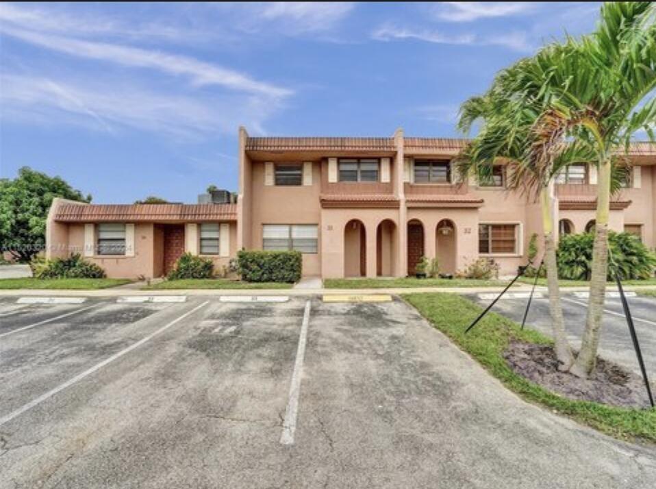 Seville Cir, Davie, FL 33324