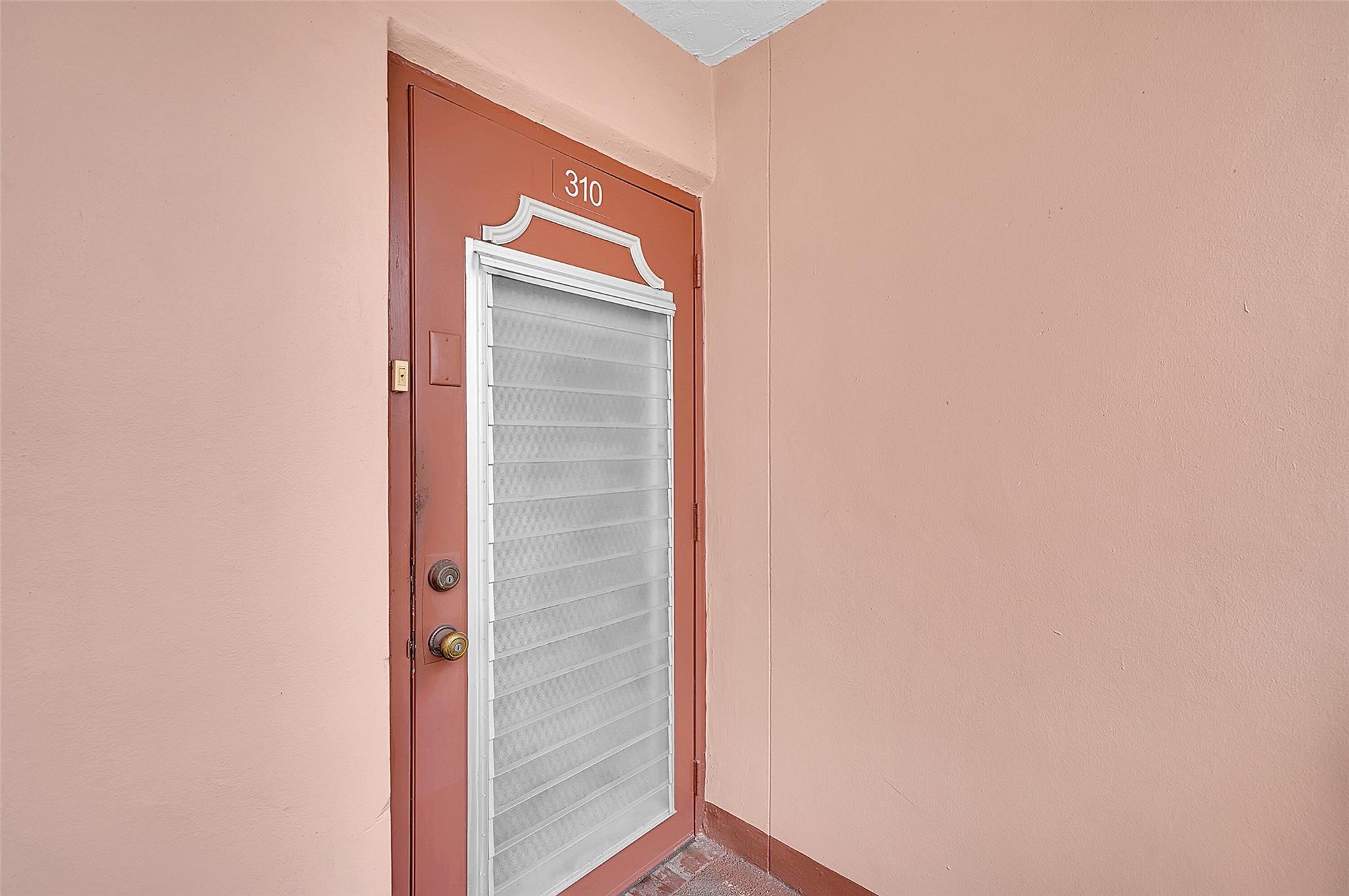 Sunrise Lakes Blvd, Sunrise, FL 33322
