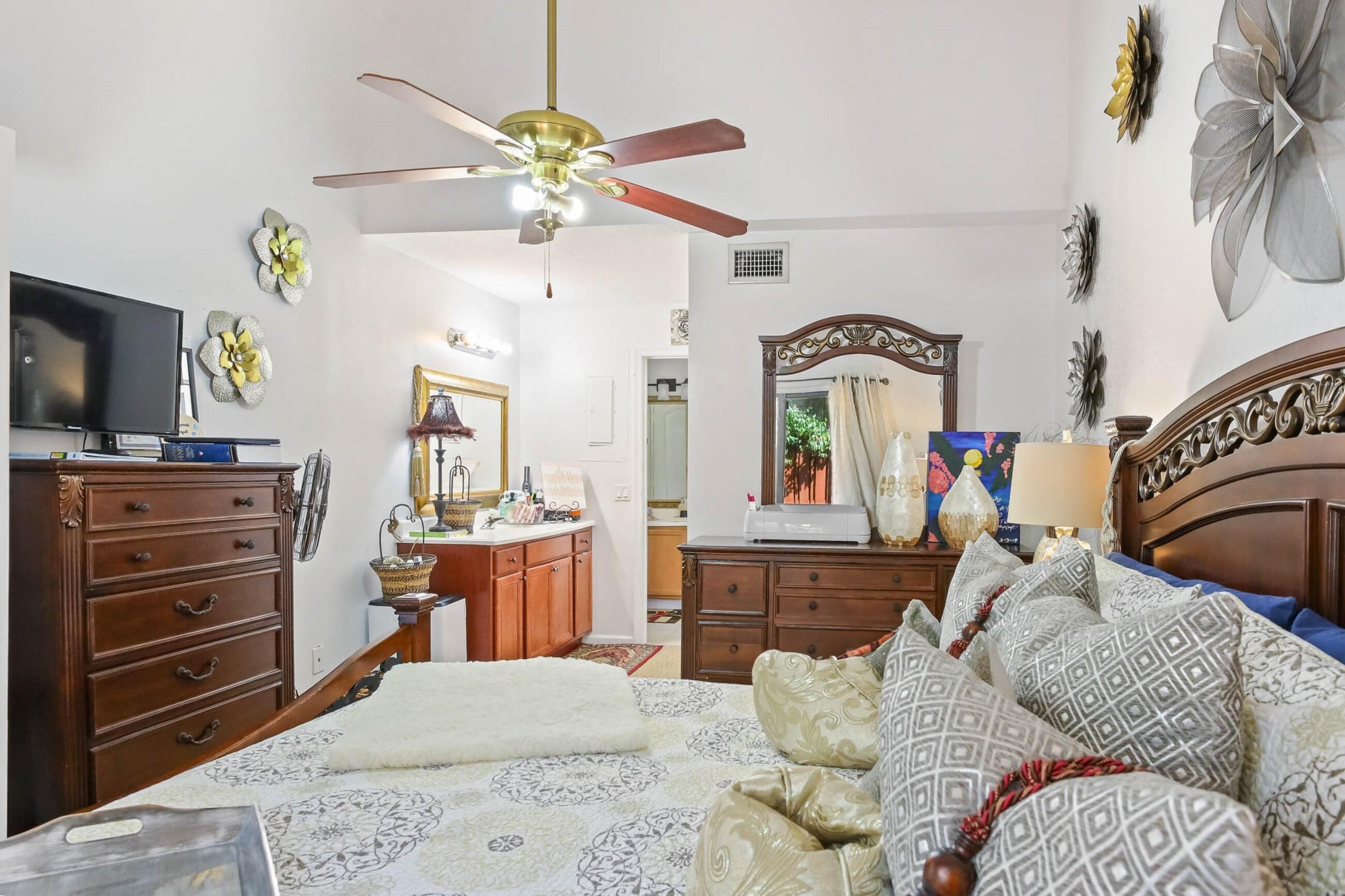 Palm Bay Cir, West Palm Beach, FL 33406