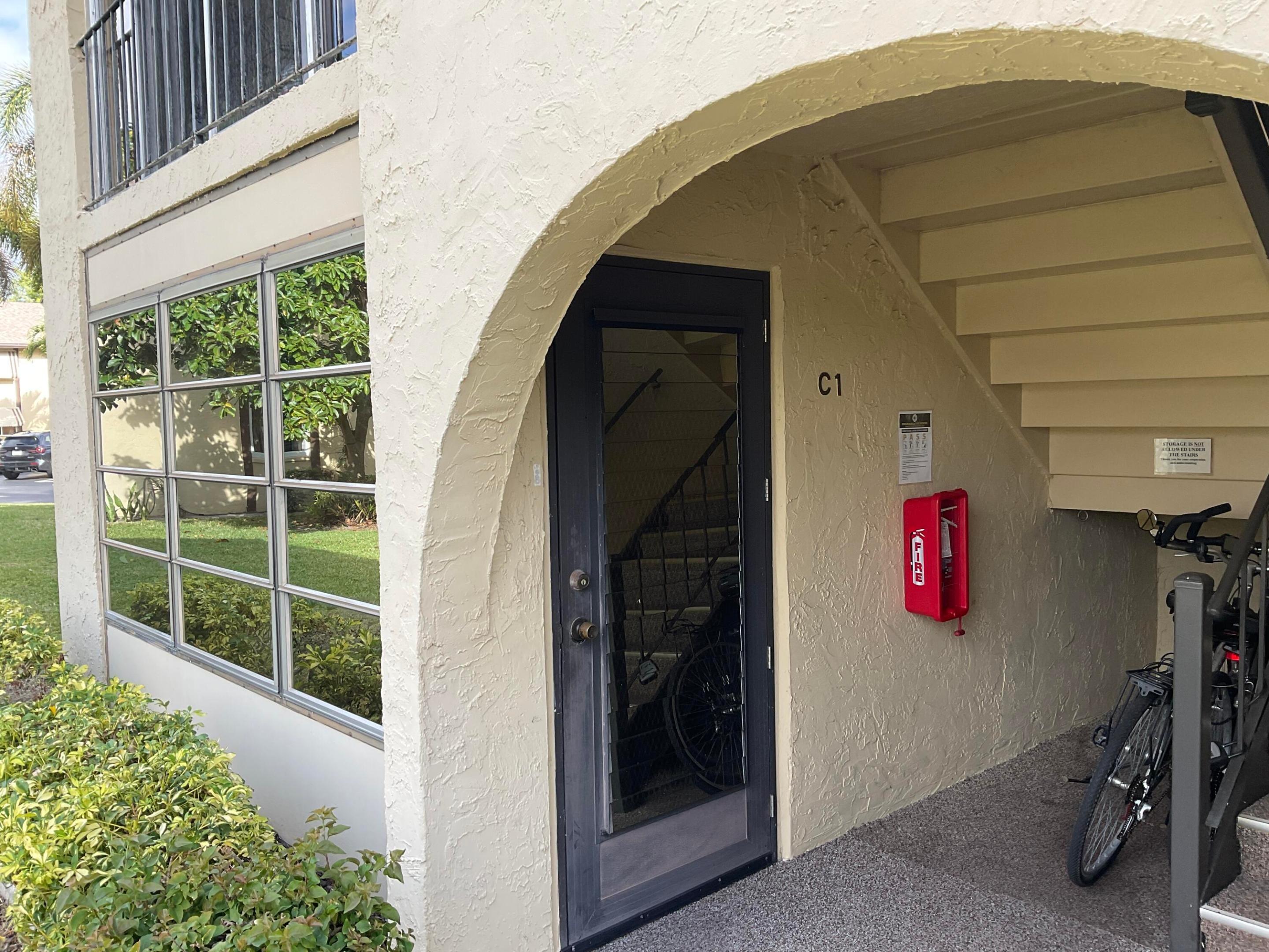 Pine Ridge Cir, Greenacres, FL 33463