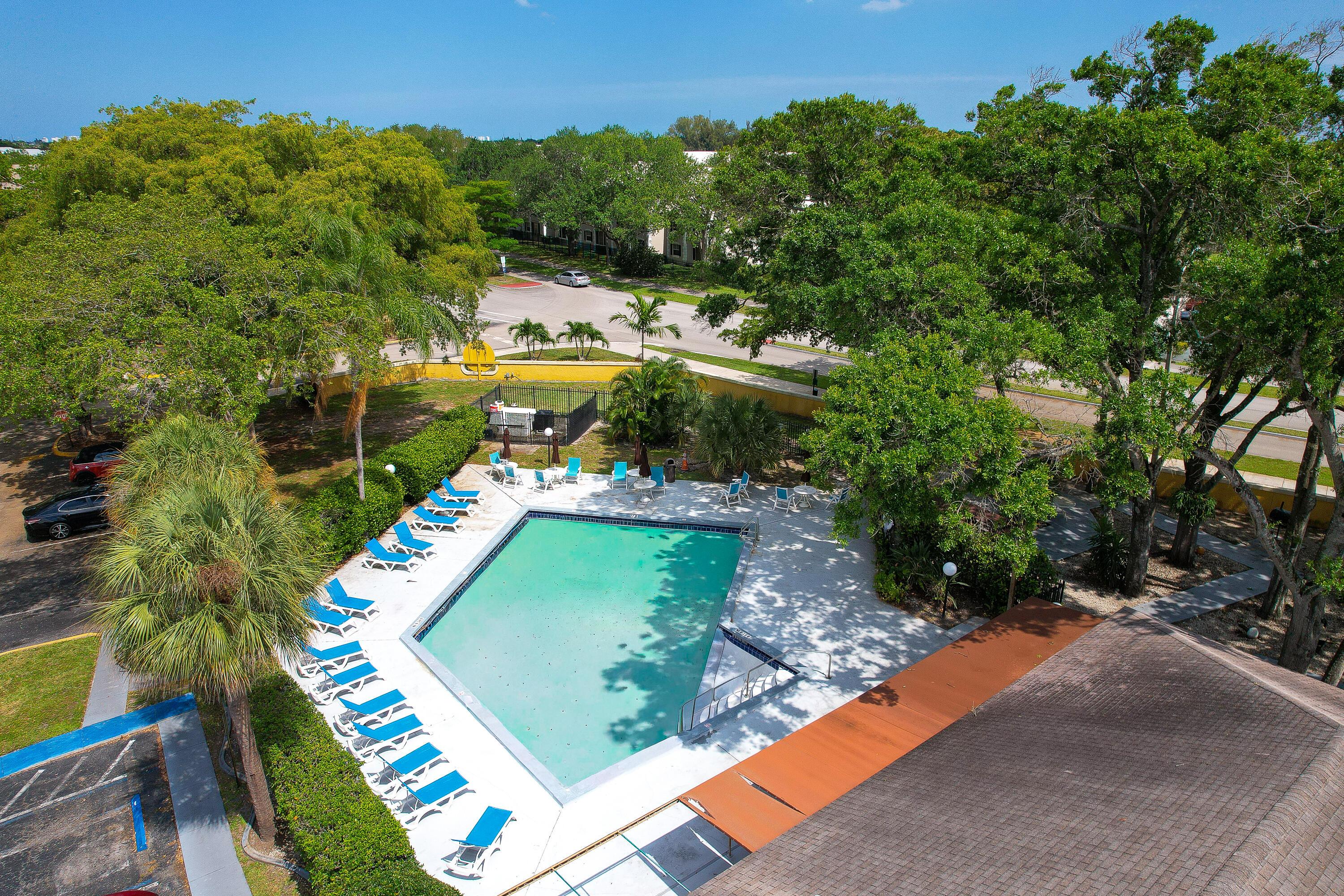 N Oakland Forest Dr, Oakland Park, FL 33309