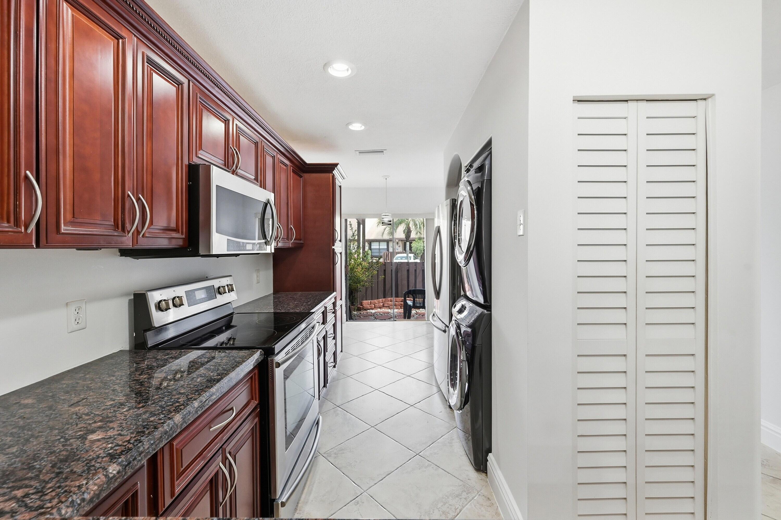 Nw 37th Pl, Sunrise, FL 33351
