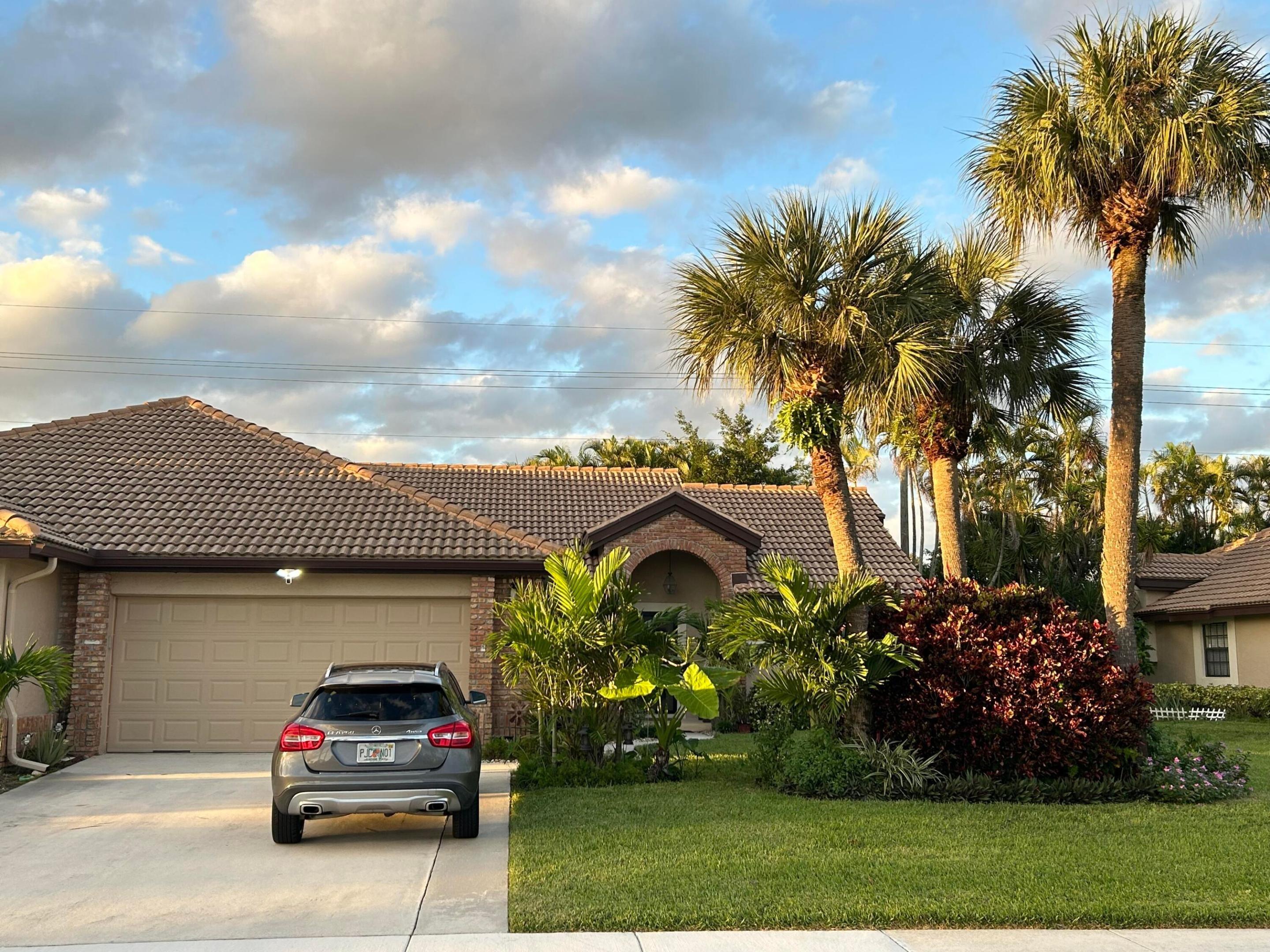 Le Chalet Blvd, Boynton Beach, FL 33472