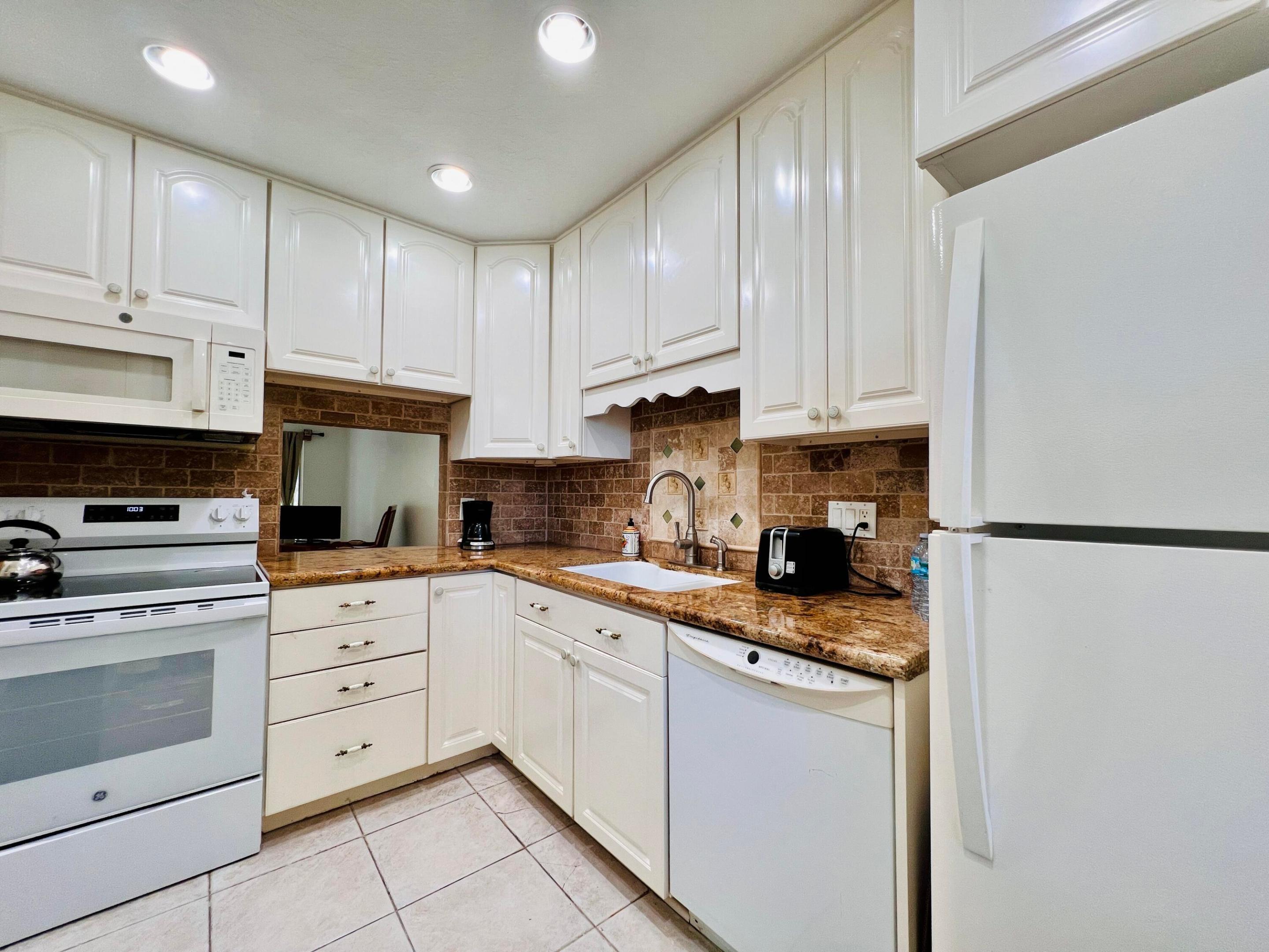 Lake Meryl Dr, West Palm Beach, FL 33411