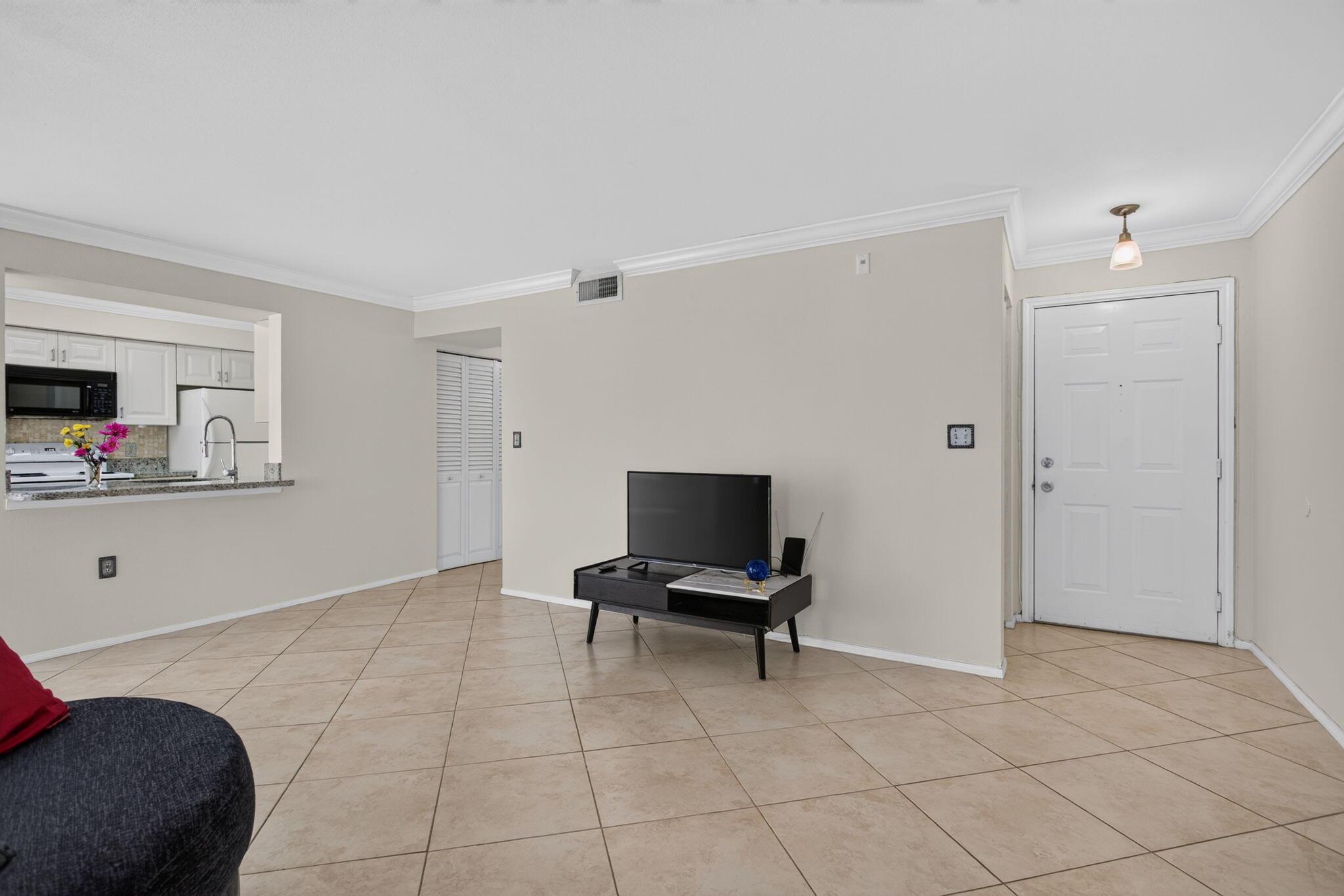 Nw 33rd St, Oakland Park, FL 33309