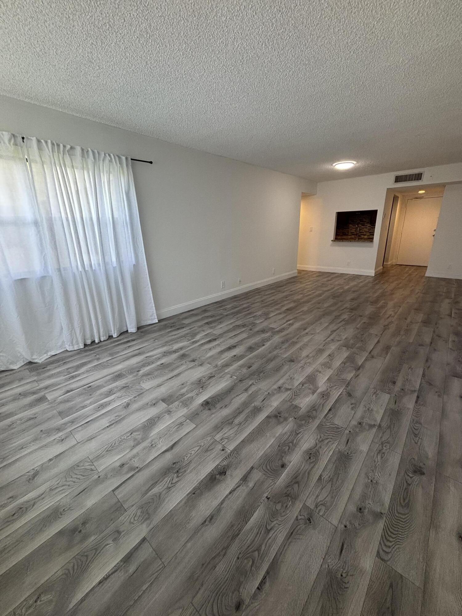 Lakeview Dr, Weston, FL 33326