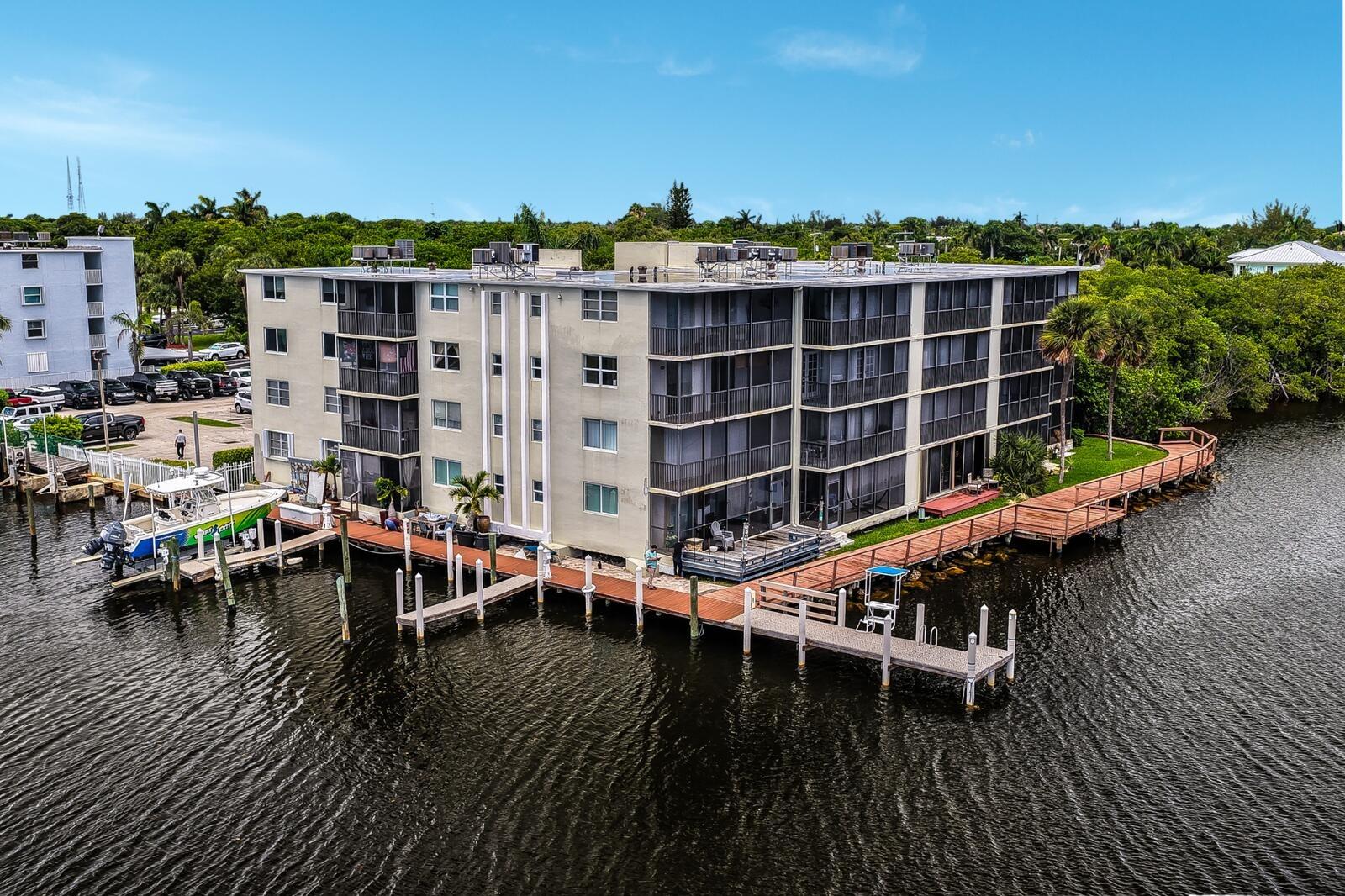 Ne 7th St, Boynton Beach, FL 33435